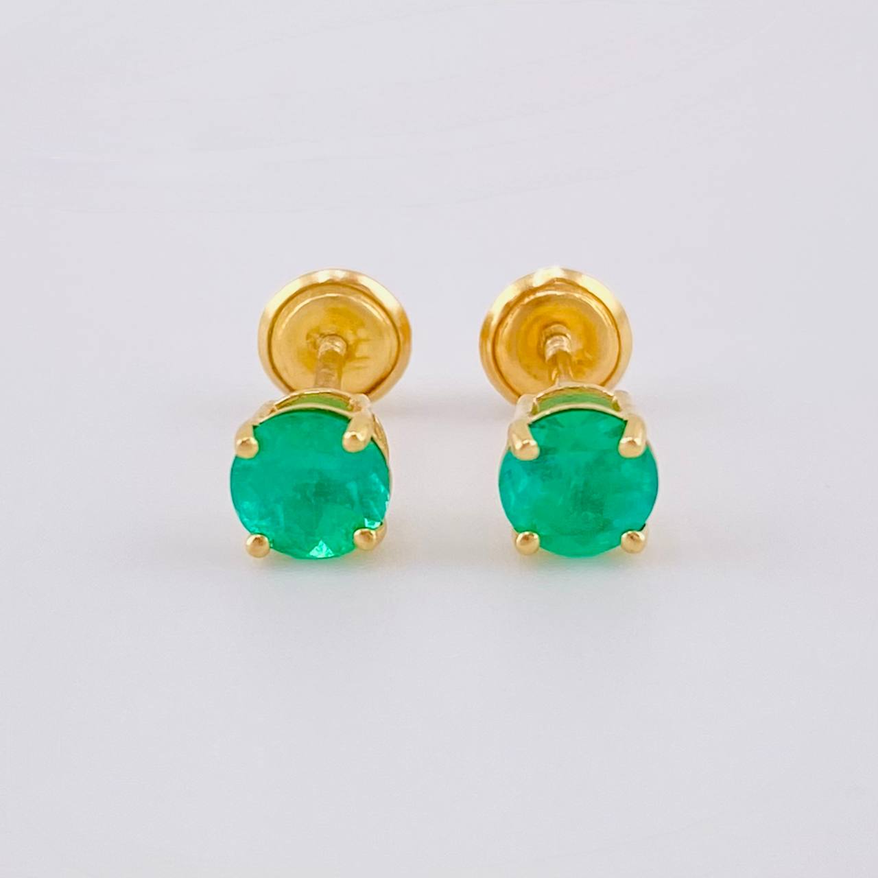 Topos Cuatro Garras Esmeralda 42Pts 1.15 g / in / 4.7 mm Oro Amarillo 18K