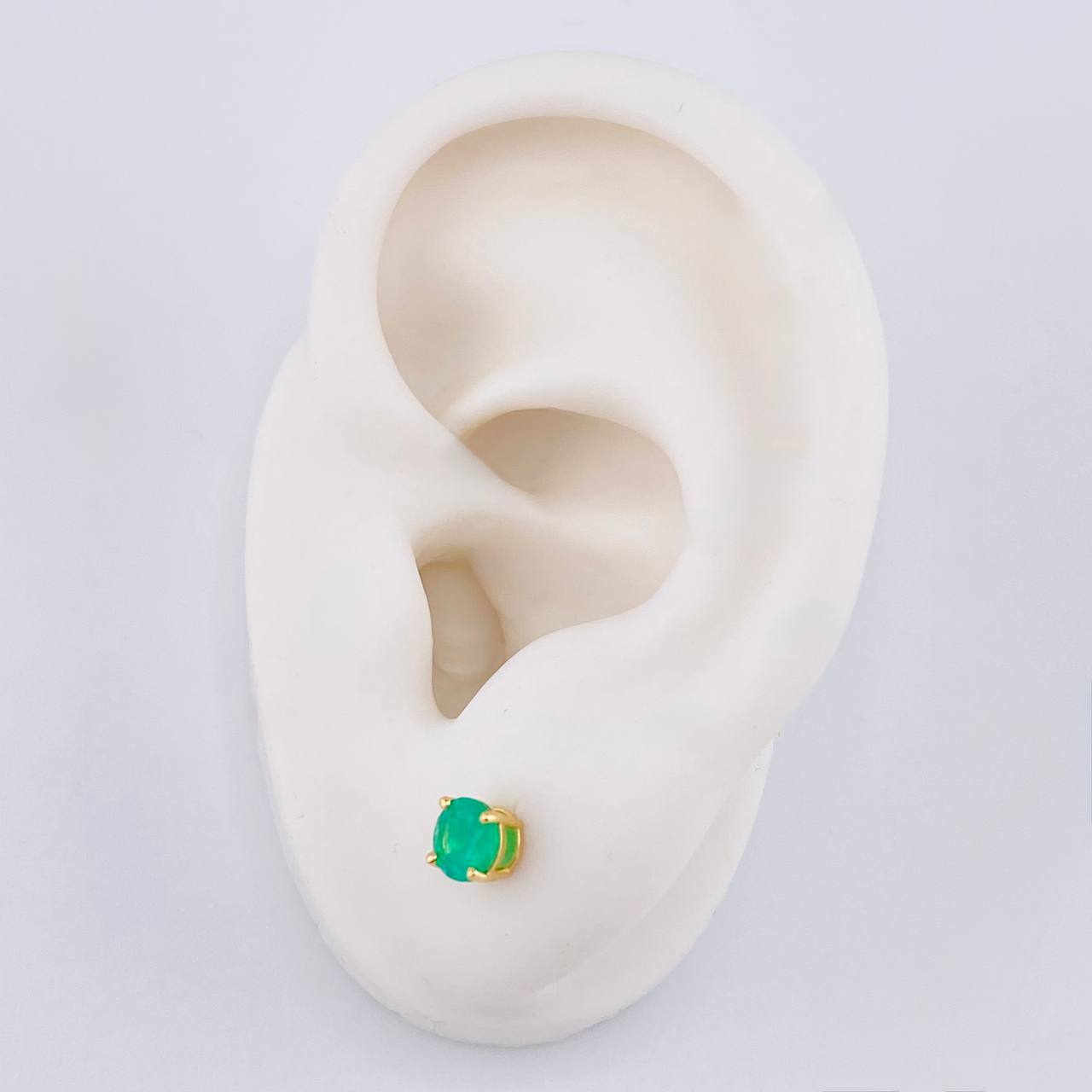 Topos Cuatro Garras Esmeralda 42Pts 1.2 g / in / 4.7 mm Oro Amarillo 18K