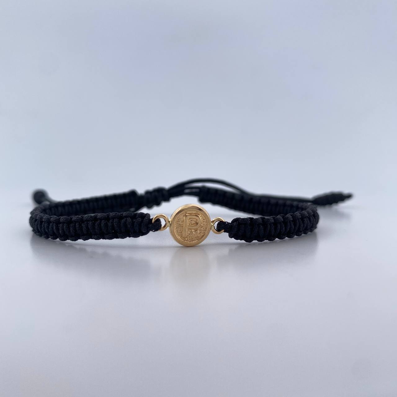Pulsera Negra Letra P 0.4gr / Oro Amarillo 18K &