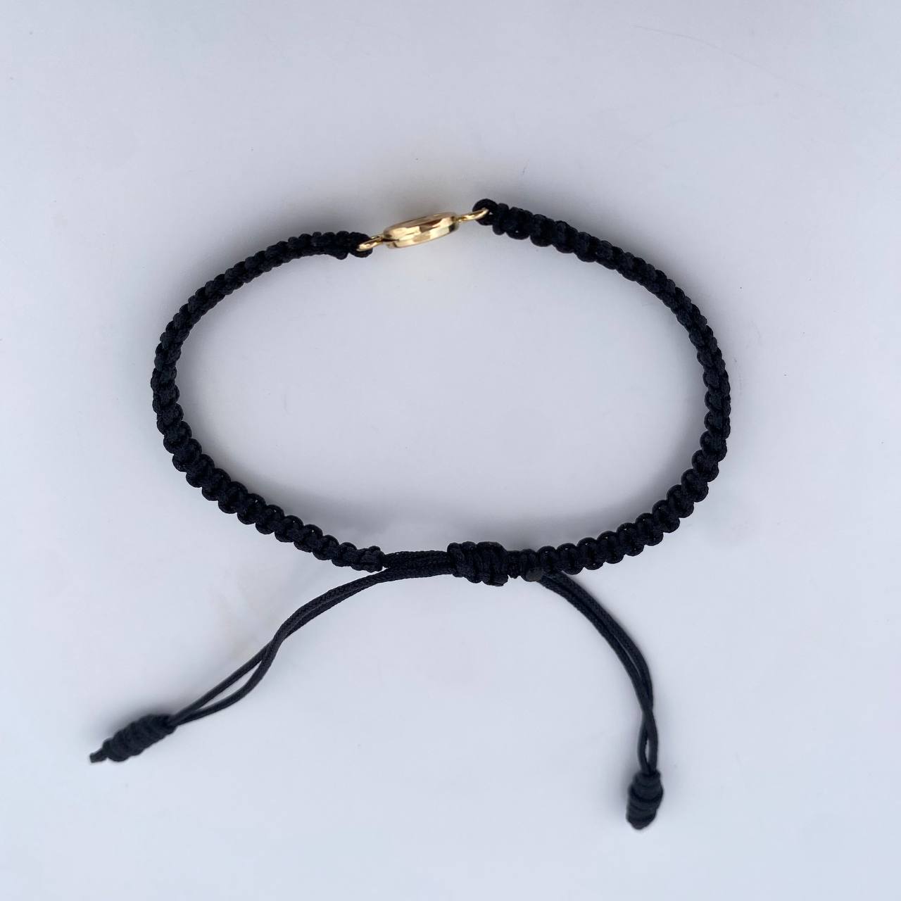 Pulsera Negra Letra P 0.4gr / Oro Amarillo 18K &