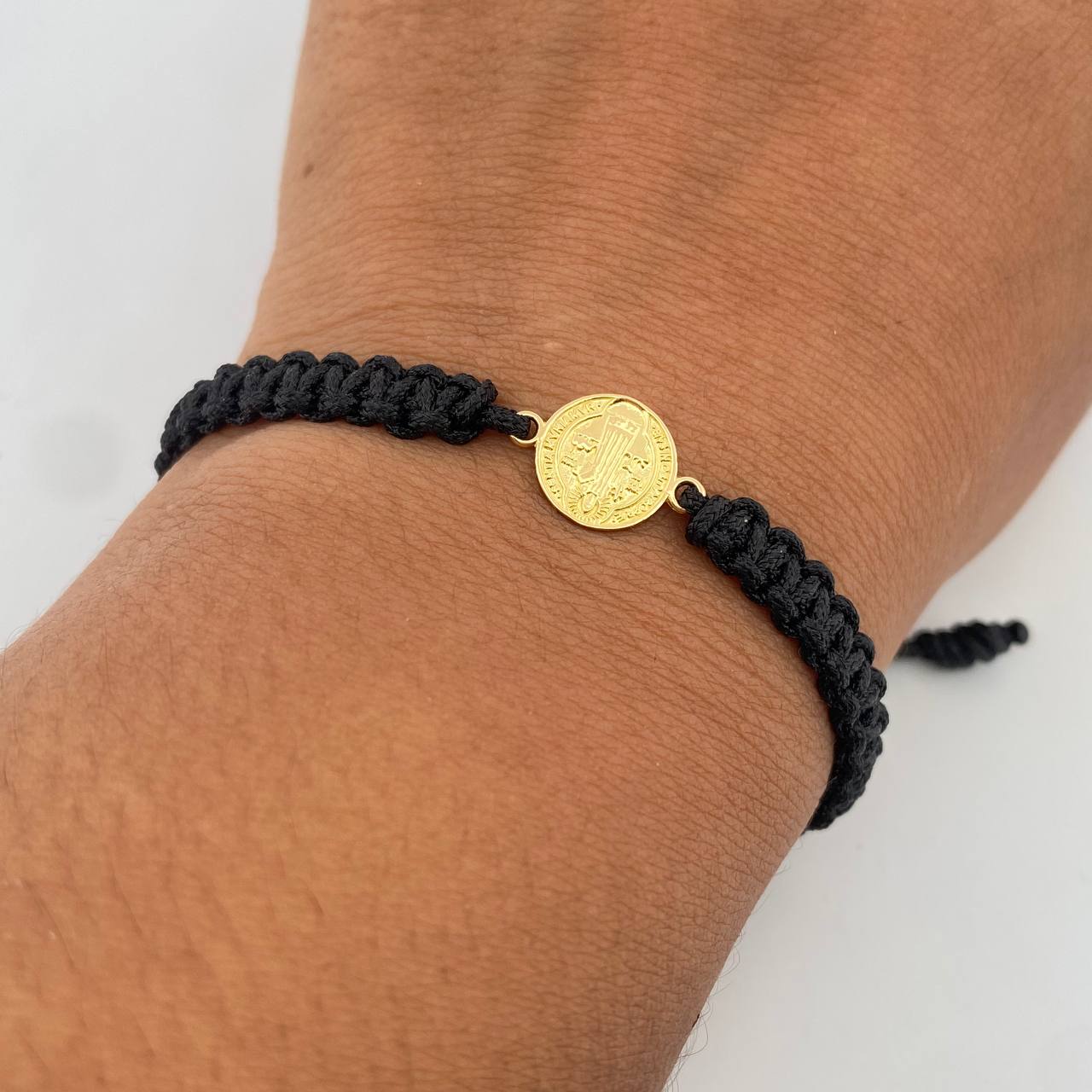 Pulsera Negra San Benito 0.7gr / Oro Amarillo 18K &
