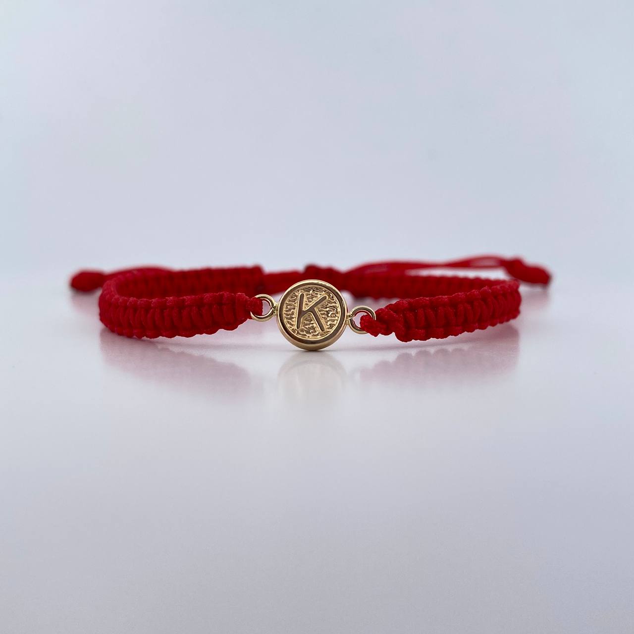 Pulsera Roja Letra K 0.4gr / Oro Amarillo 18K &