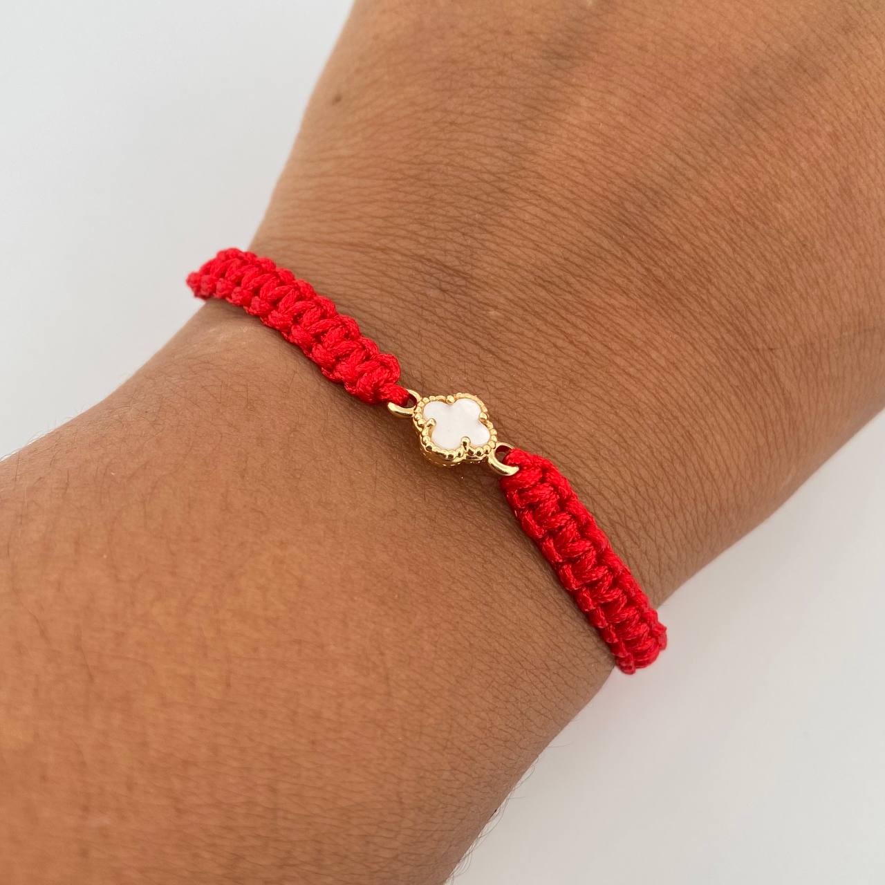 Pulsera Roja Trebol 0.65gr / Nacar Blanco Oro Amarillo 18K &
