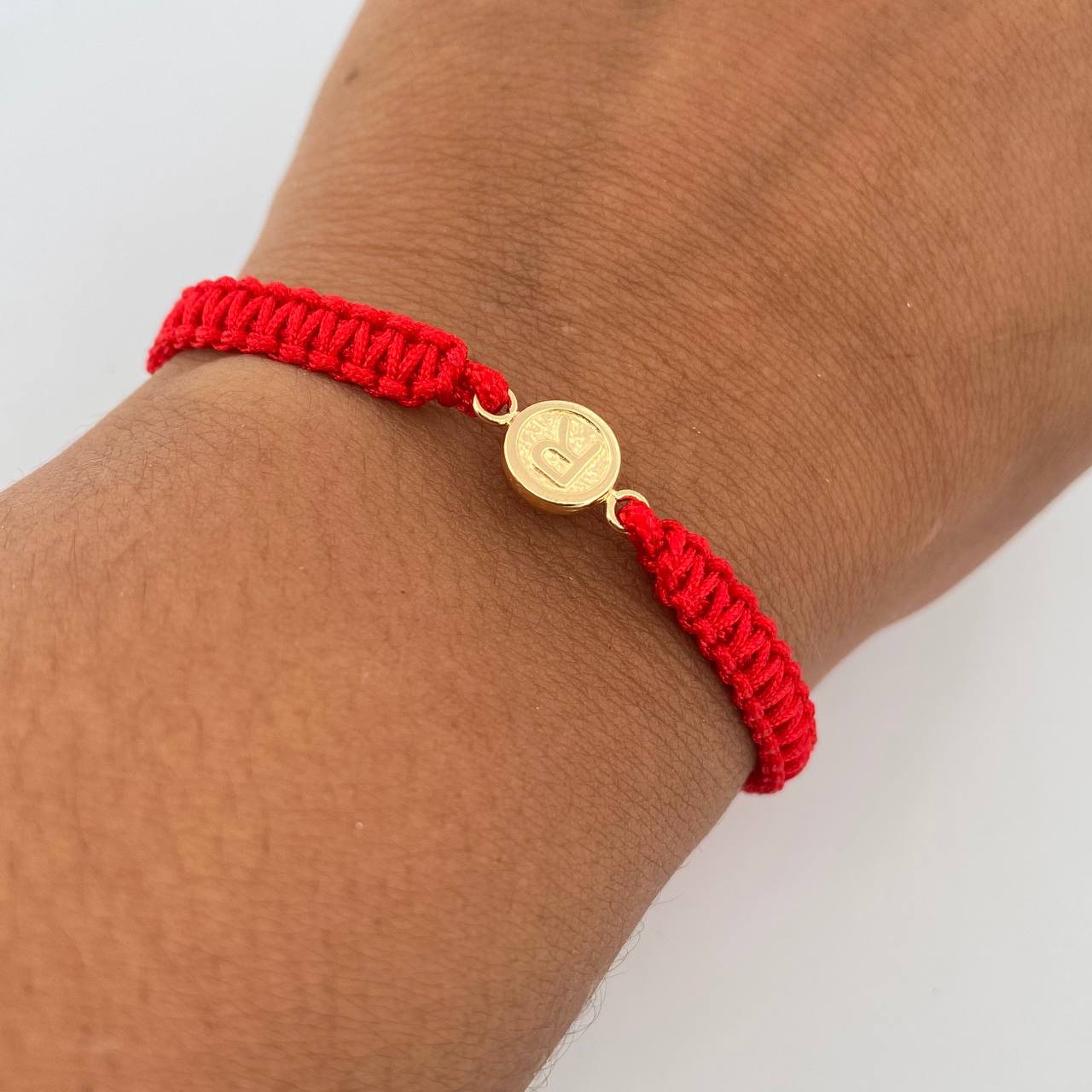 Red Bracelet Letter R 0.4gr / 18K Yellow Gold &