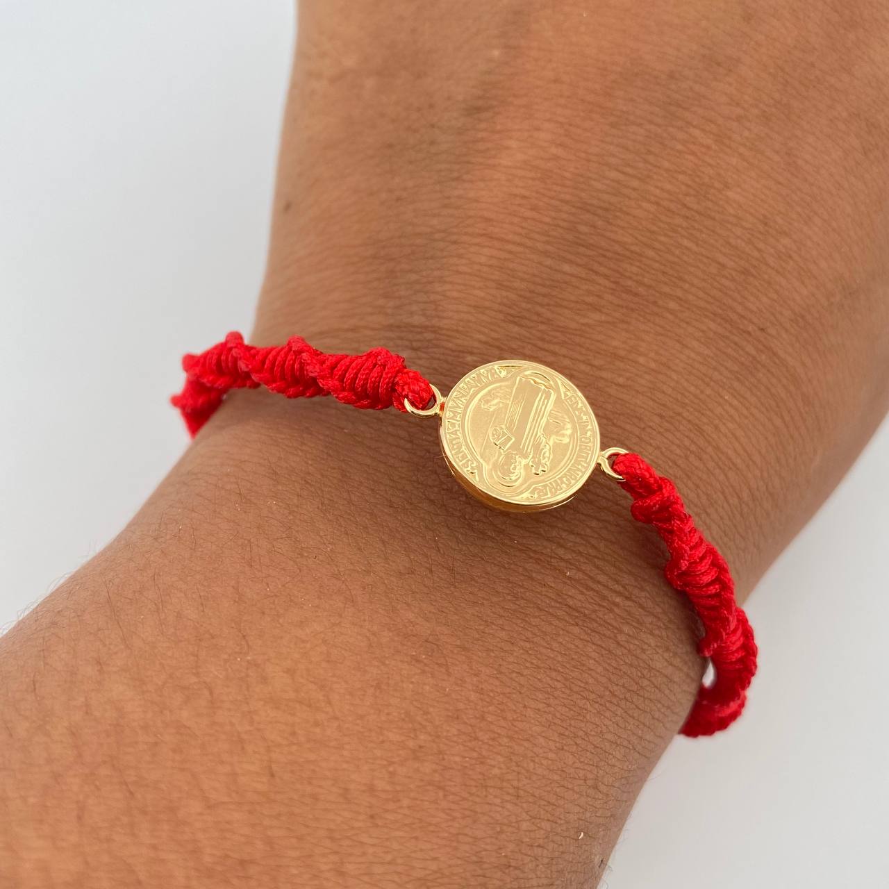 Pulsera Roja San Benito 0.8gr / Oro Amarillo 18K &