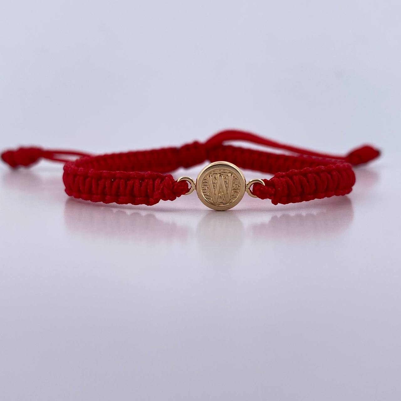 Pulsera Roja Letra W 0.4gr / Oro Amarillo 18K &