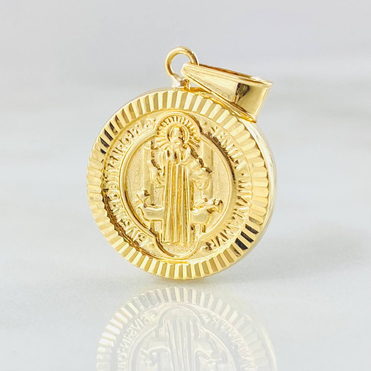 Dije San Benito 1.65gr / 1 in / Oro Amarillo 18K ©
