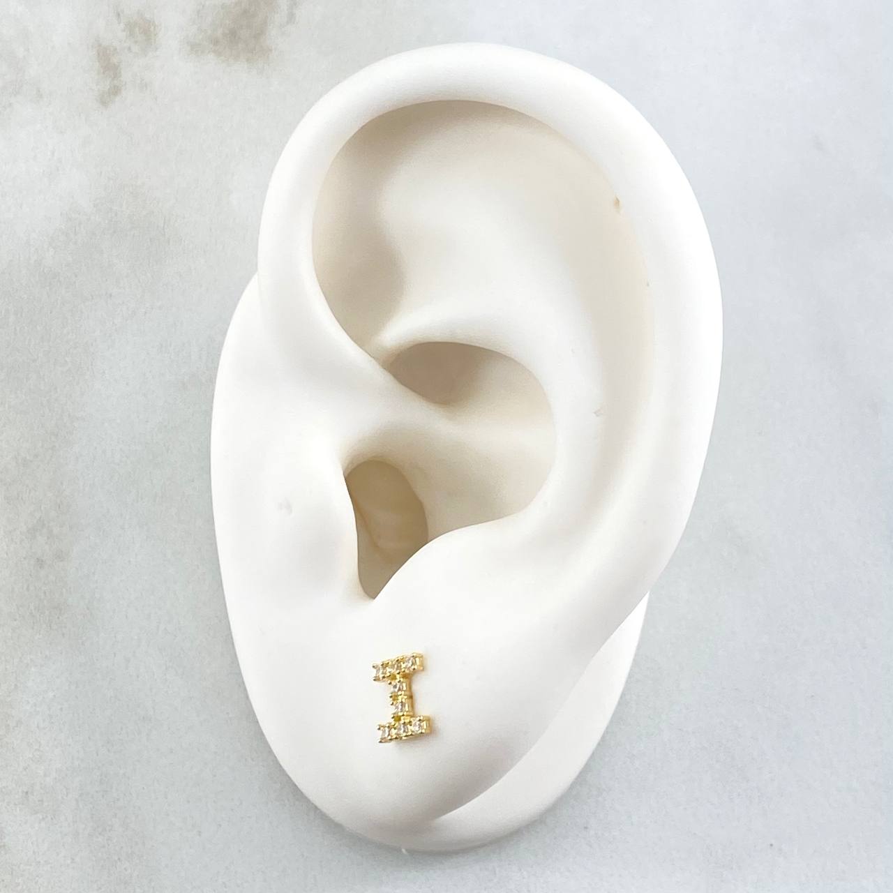 Topos Letra I 0.65gr / 6mm Circones Blancos Oro Amarillo 18K