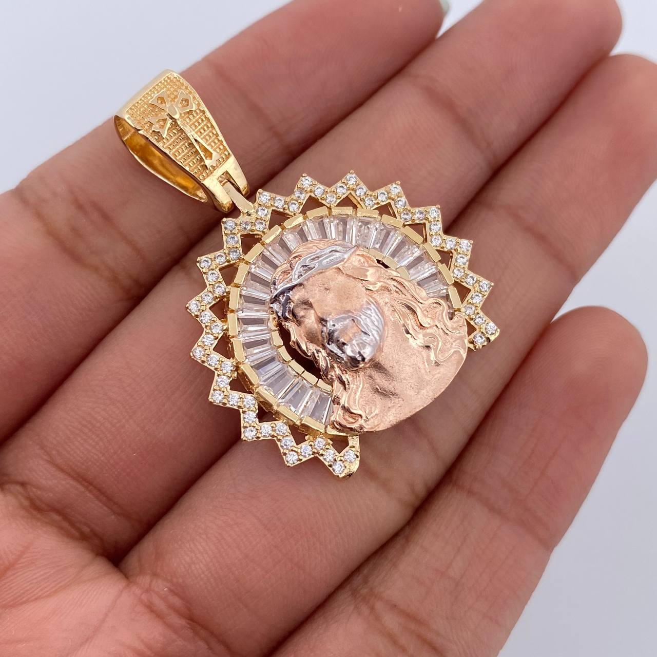 Dije Rostro Cristo 7.95gr / 3.6cm / Oro 18K $