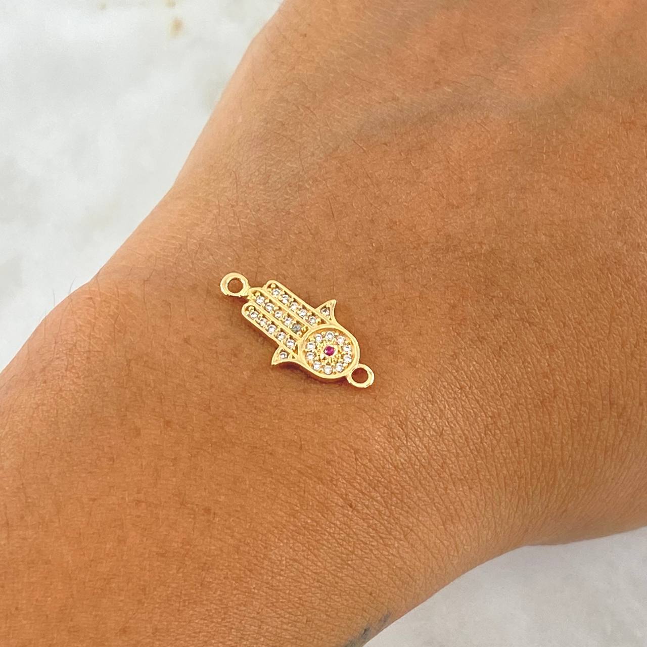Charm Hamsa Hand 1.2gr / 2cm / White and Fuchsia Zircons 18K Yellow Gold ©