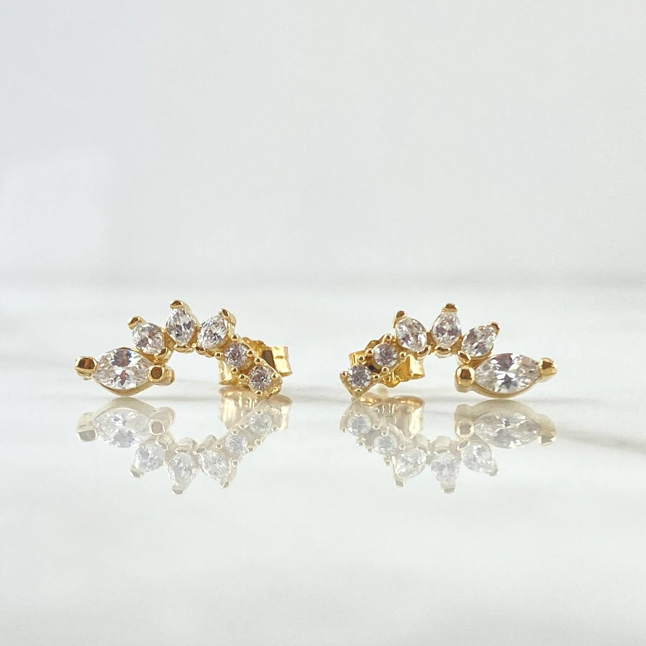 Topos Pétalos En Curva 2.6gr / 1.5cm / Circones Blancos Oro Amarillo 18K *