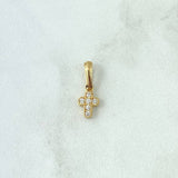 Dije Cruz Mini Basteada 0.65gr / 1.5cm / Circones Blancos Oro Amarillo 18K