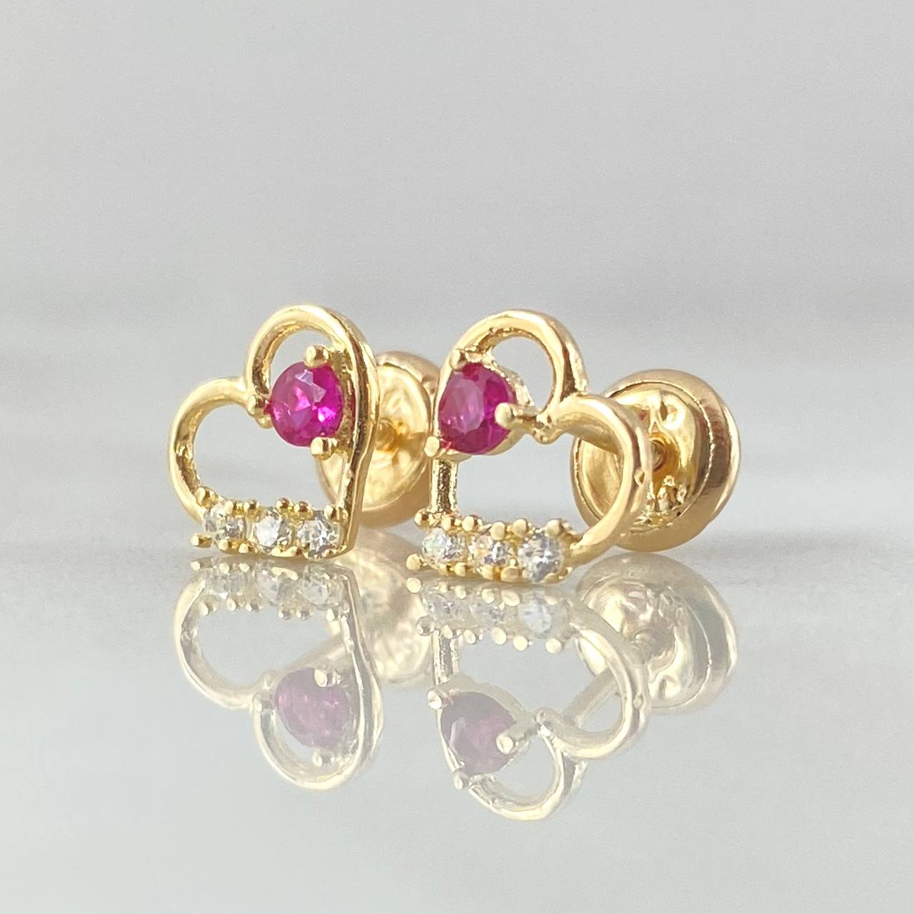 Stud Earrings Heart Silhouette 0.95gr / 0.3in (0.8cm) / 18K Gold