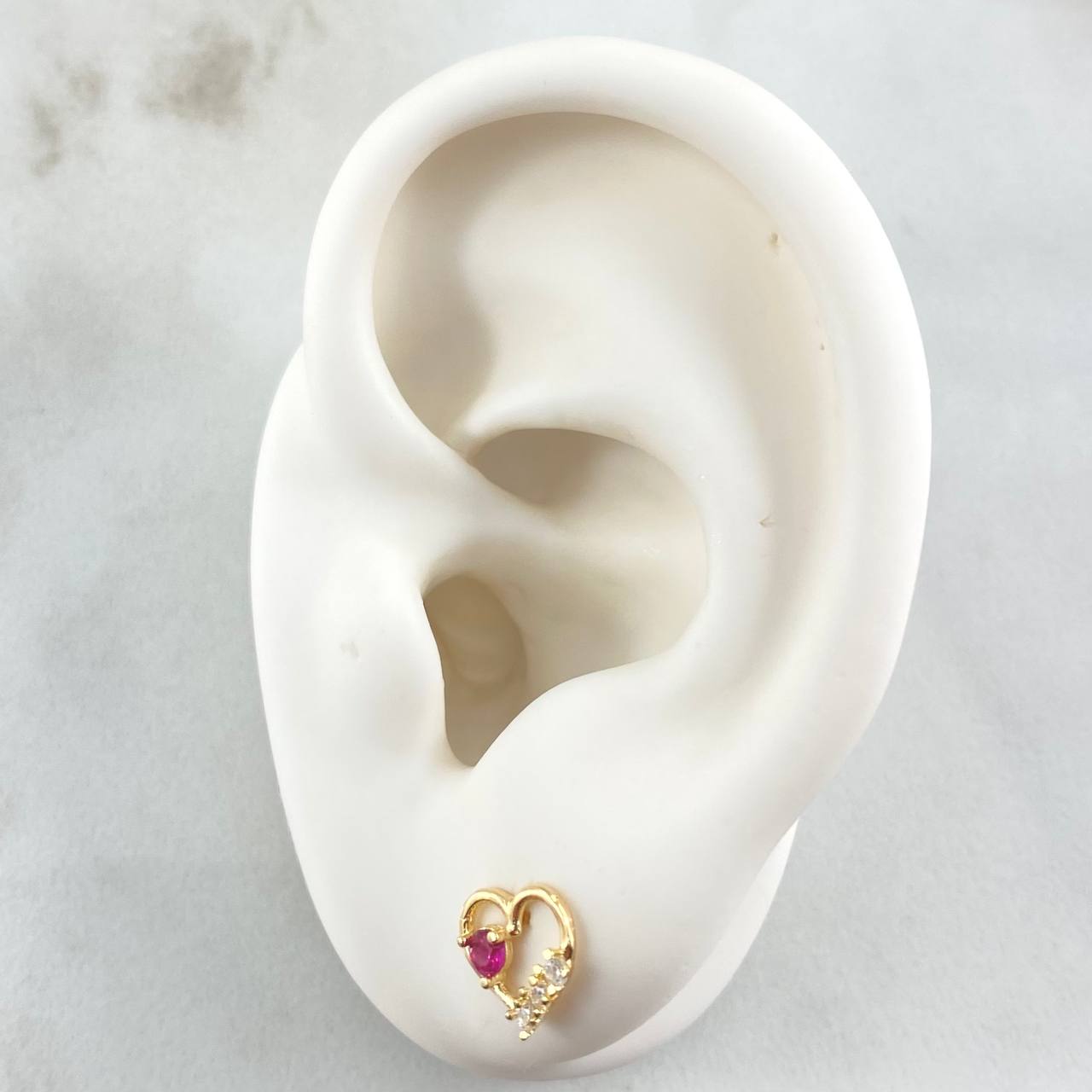 Stud Earrings Heart Silhouette 0.95gr / 0.3in (0.8cm) / 18K Gold