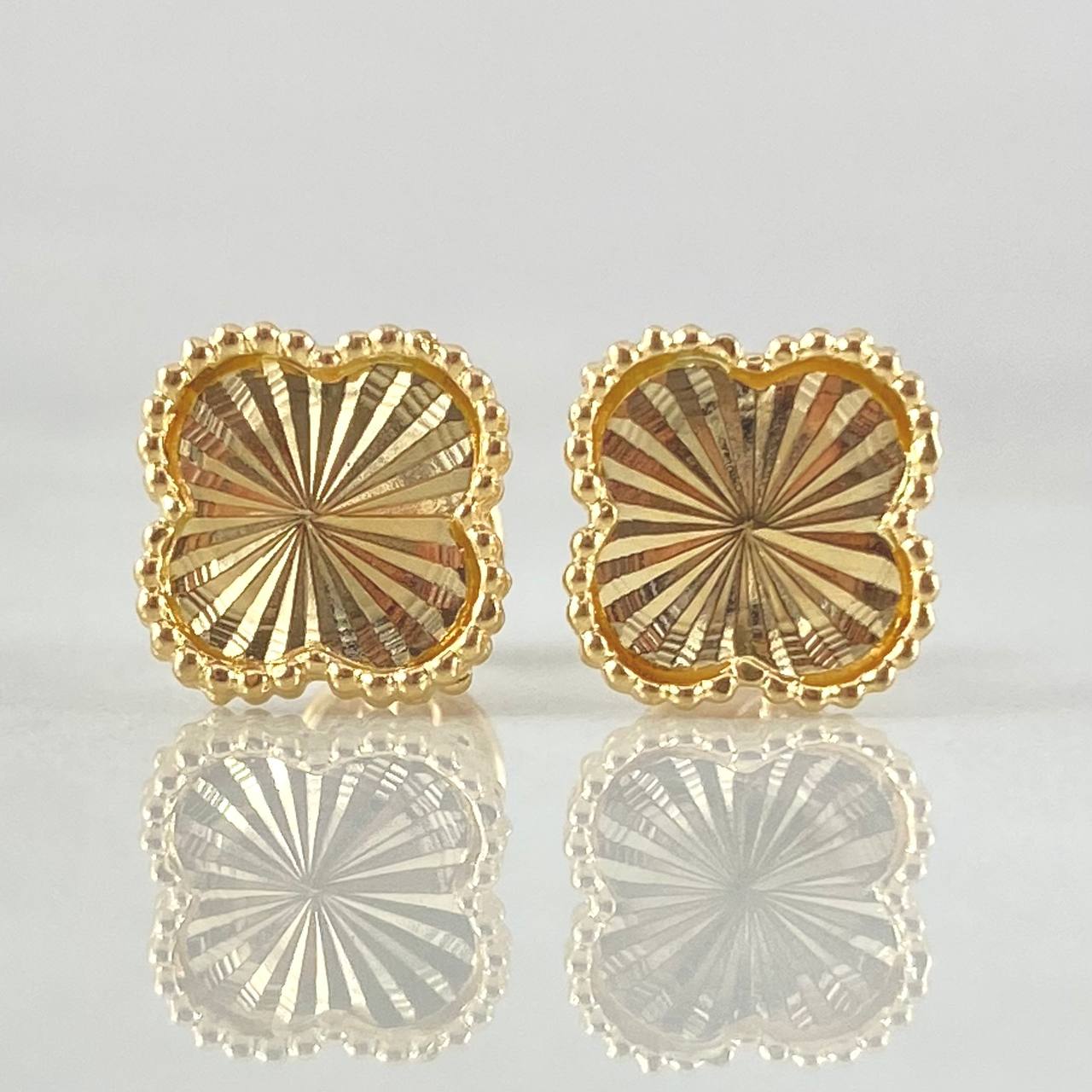 Stud Earrings Clover 1.6gr / 18K Gold ©