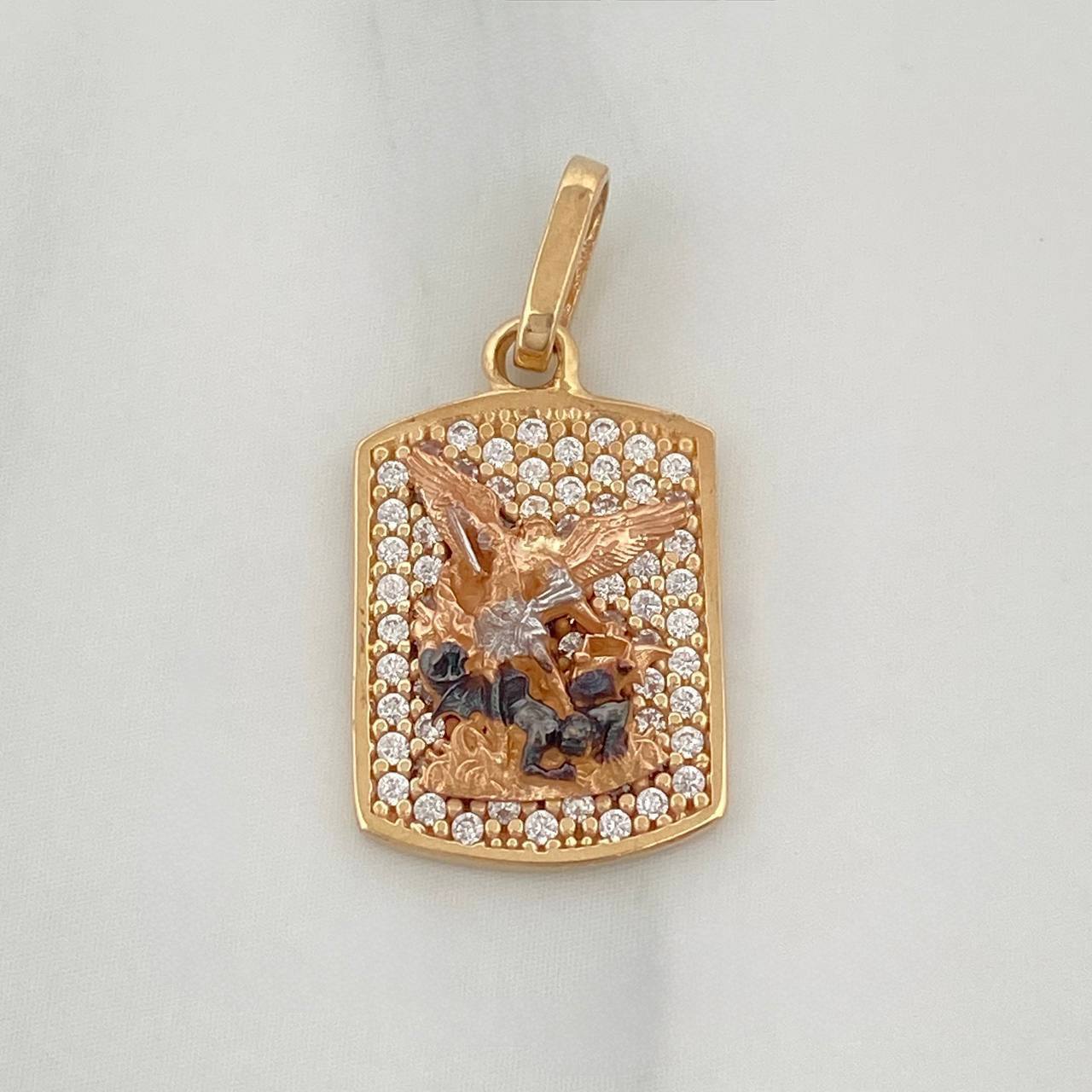 Dije Placa San Miguel Arcangel 2.1 g / 1 in Tres Oros 18K