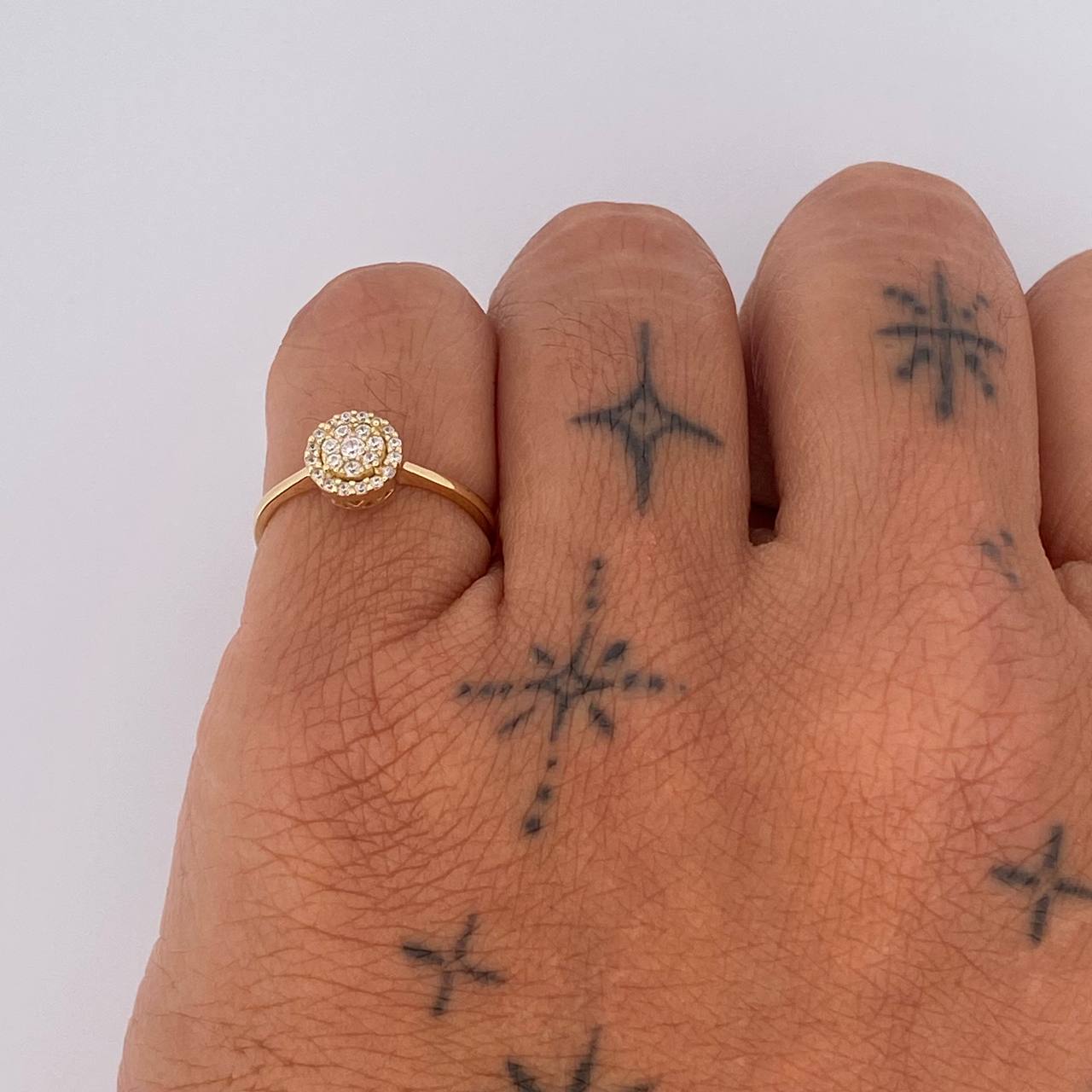 Circle Ring 1.75gr / Size 5 / 18K Gold &