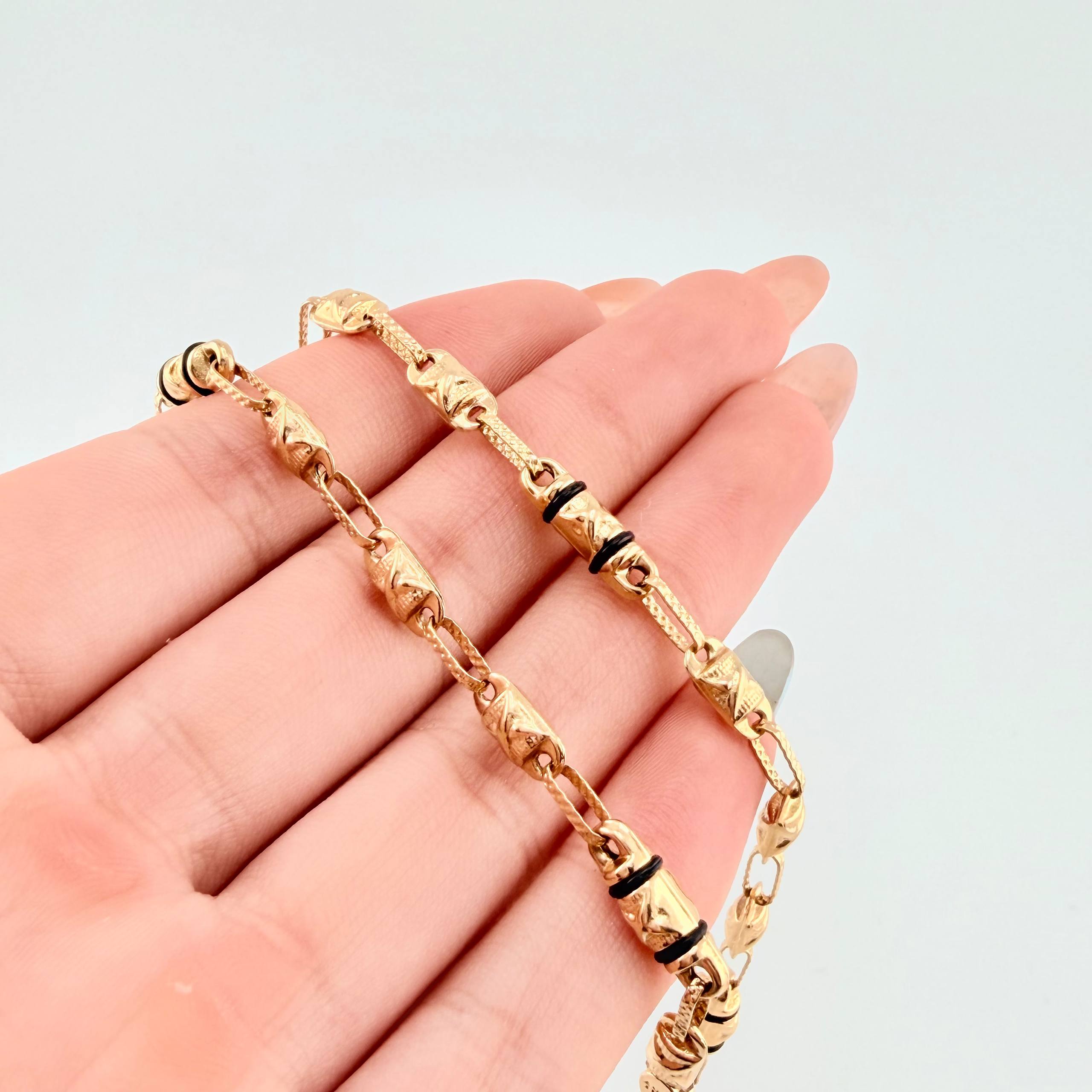 Cadena Rustico Barril Cruzado 3x1 12.5gr / 23 1/2 in / 4mm Oro Amarillo 18K ©