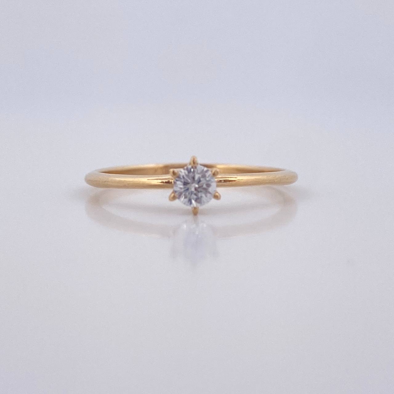 Solitaire Ring 1.2gr / Size 5 1/2 / 18K Gold &