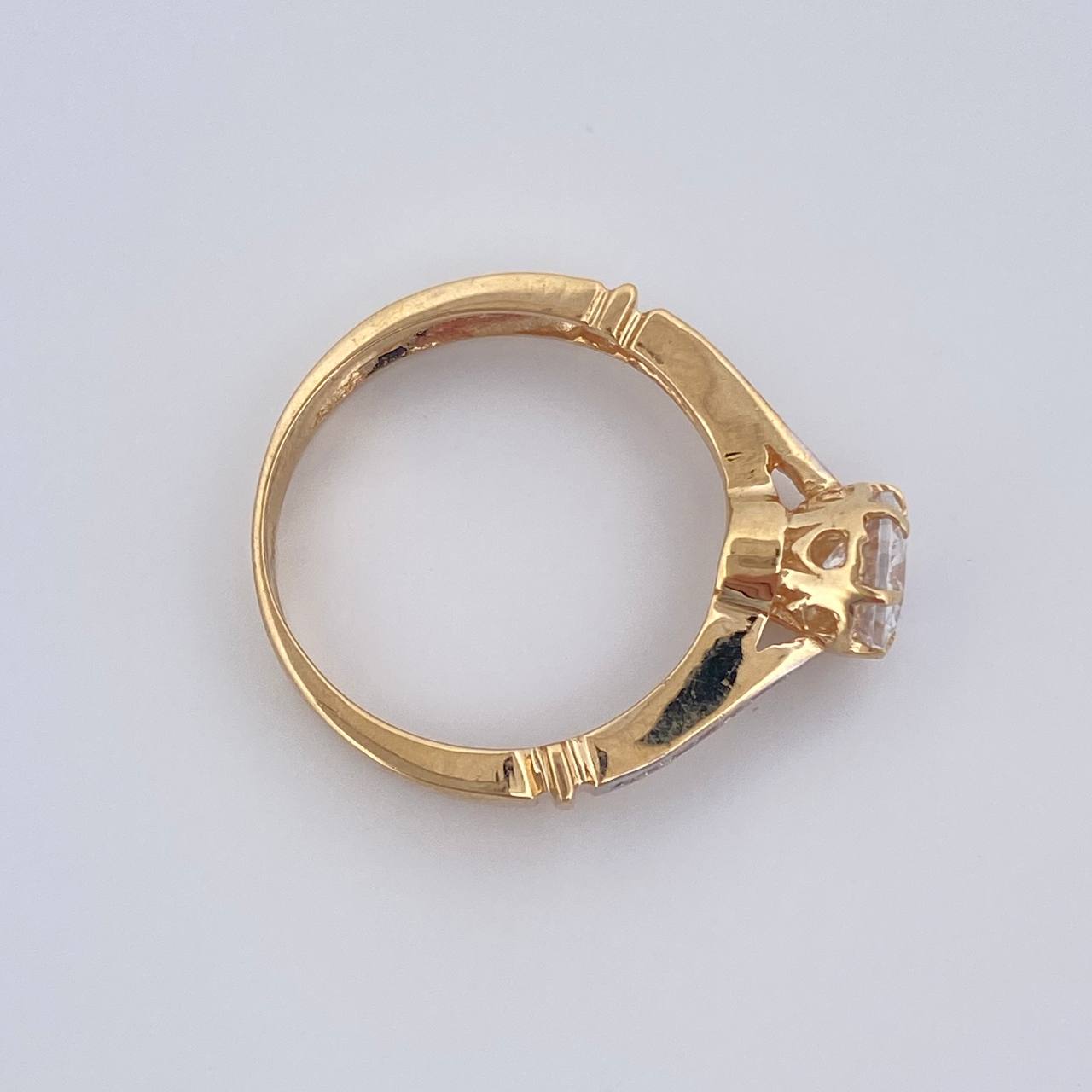 Anillo Solitario Puente 3.45gr / T6 1/4 / Oro 18K &