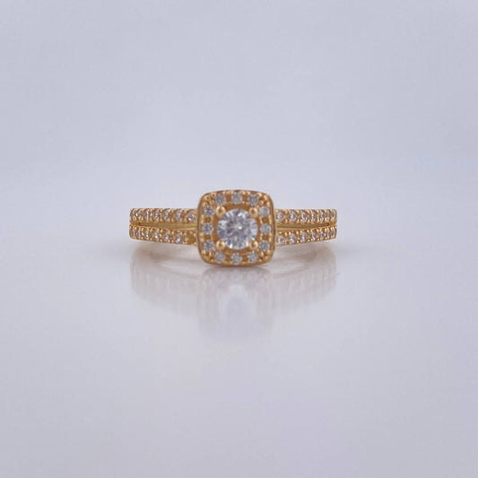 Square Halo Ring 2.45gr / Size 4 3/4 / 18K Gold &