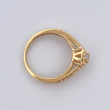 Square Halo Ring 2.45gr / Size 4 3/4 / 18K Gold &