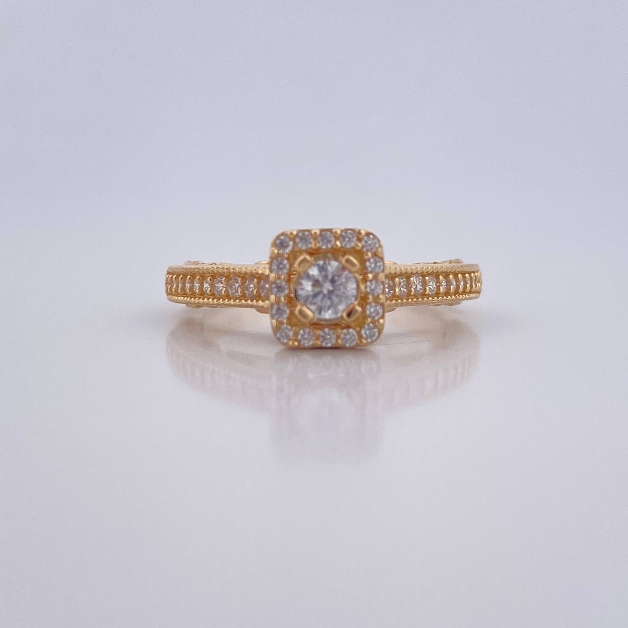 Square Halo Ring 3.45gr / Size 5 1/4 / 18K Gold &
