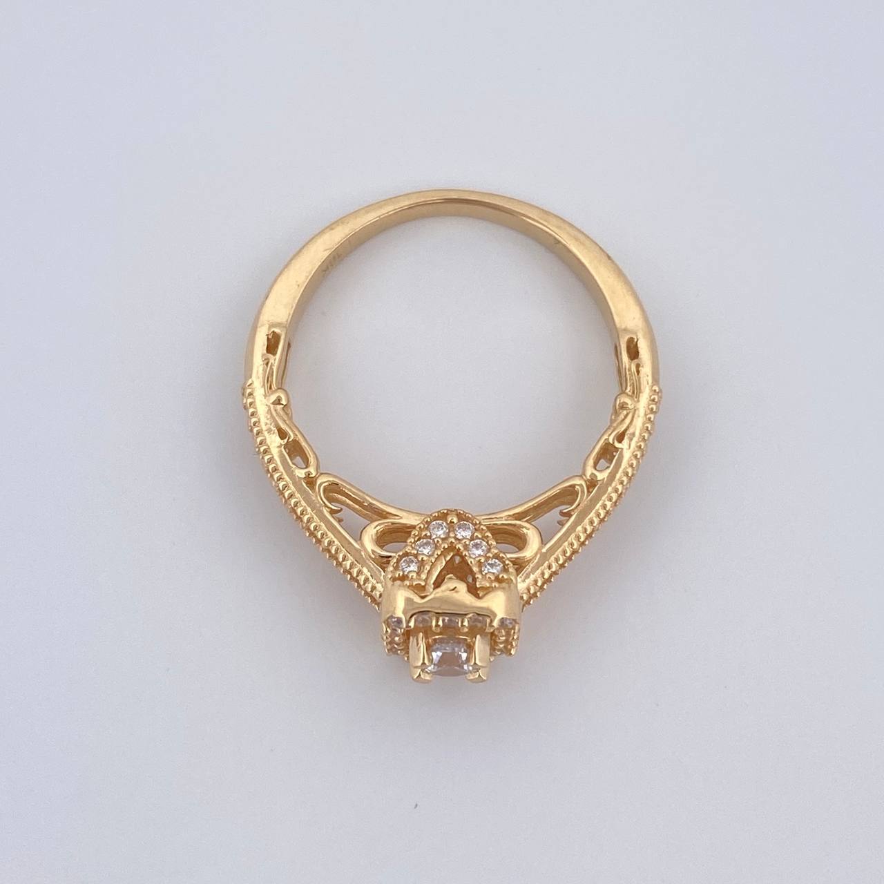 Square Halo Ring 3.45gr / Size 5 1/4 / 18K Gold &