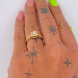 Square Halo Ring 3.45gr / Size 5 1/4 / 18K Gold &