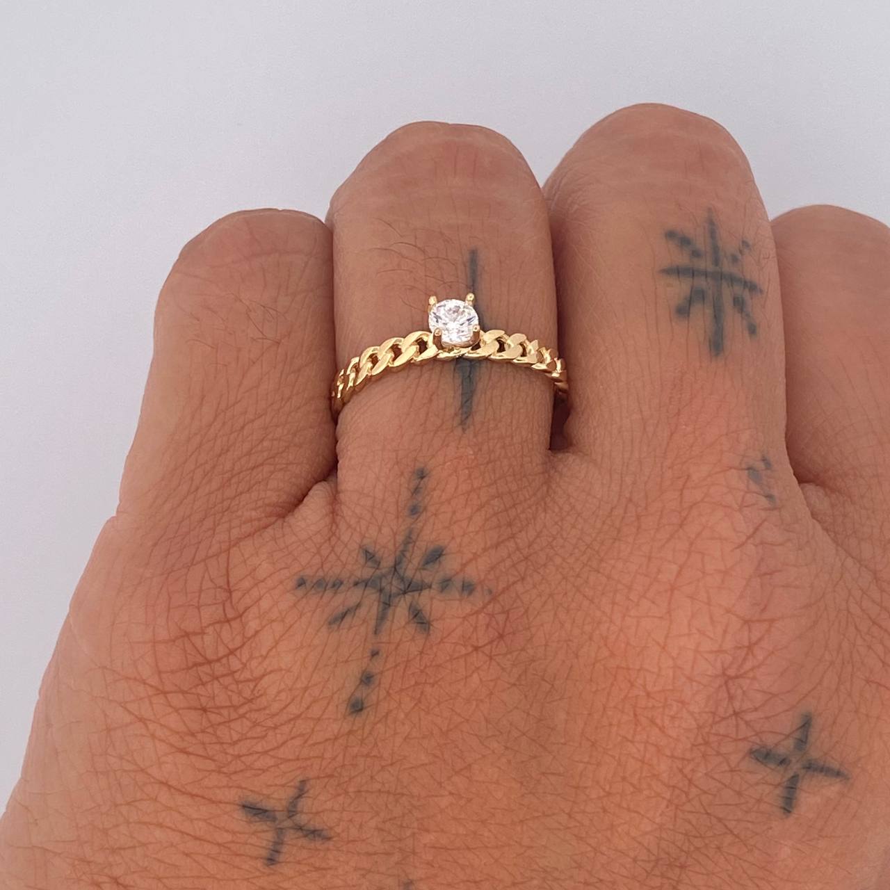 Anillo Solitario Cubano 2.05gr / T7 3/4 / Oro 18K &