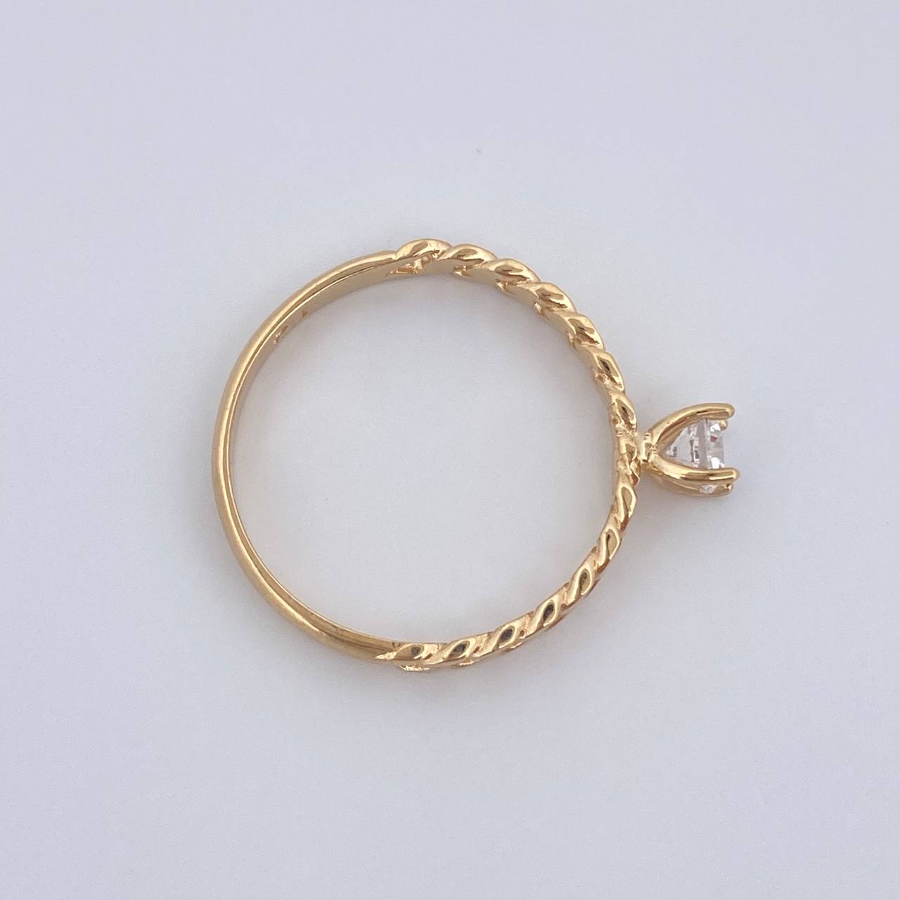 Anillo Solitario Cubano 2.05gr / T7 3/4 / Oro 18K &
