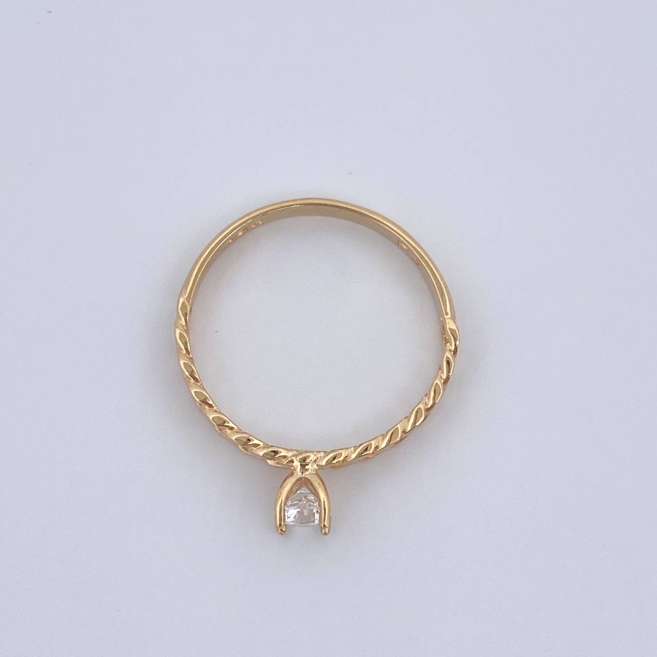 Anillo Solitario Cubano 2.05gr / T7 3/4 / Oro 18K &
