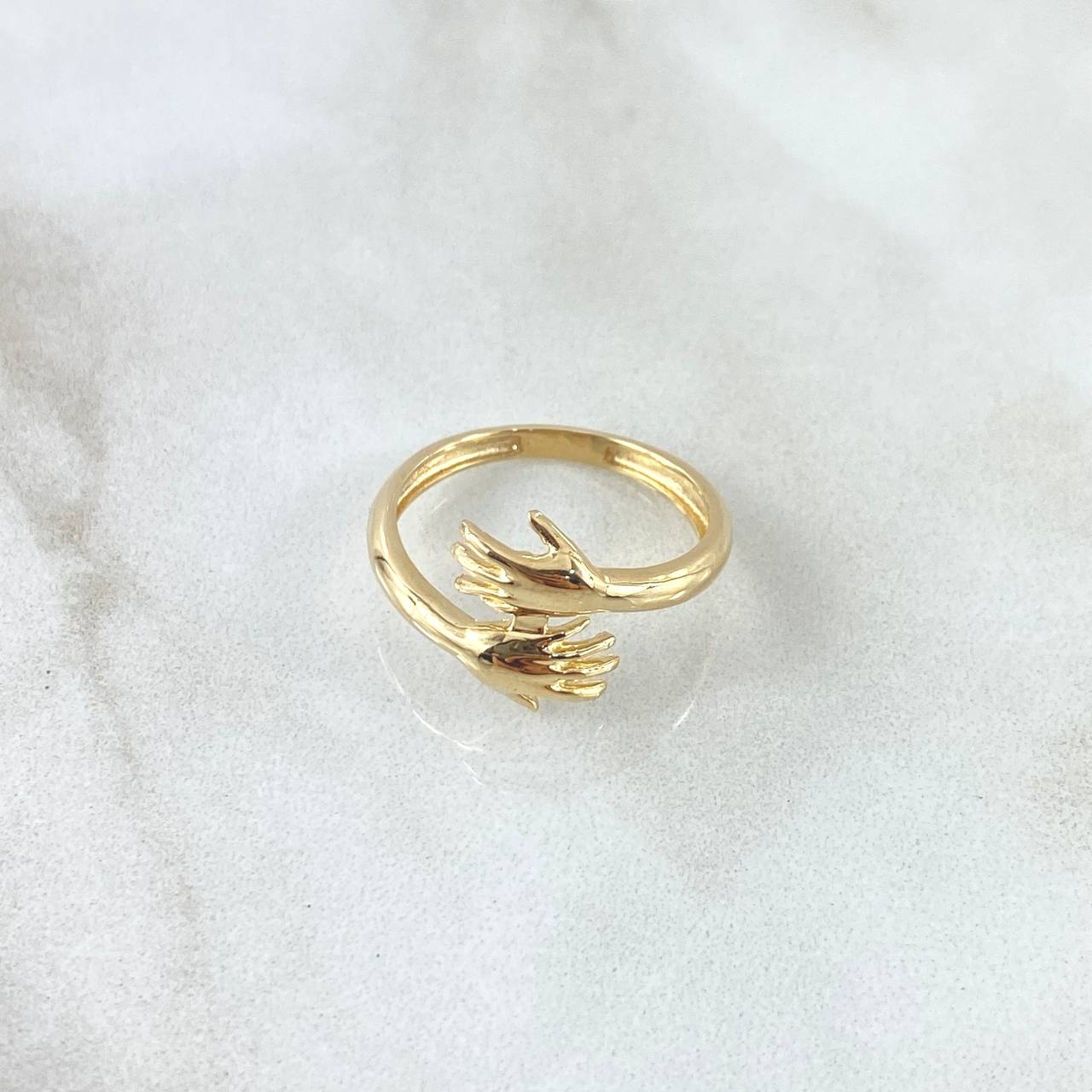 Hug Ring 2.7gr / Size 7 1/2 / Smooth 18K Yellow Gold ©