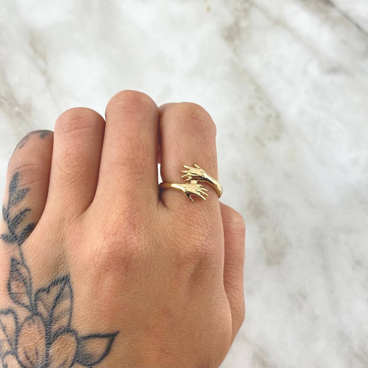 Hug Ring 2.8gr / Size 6 1/2 / Smooth 18K Yellow Gold