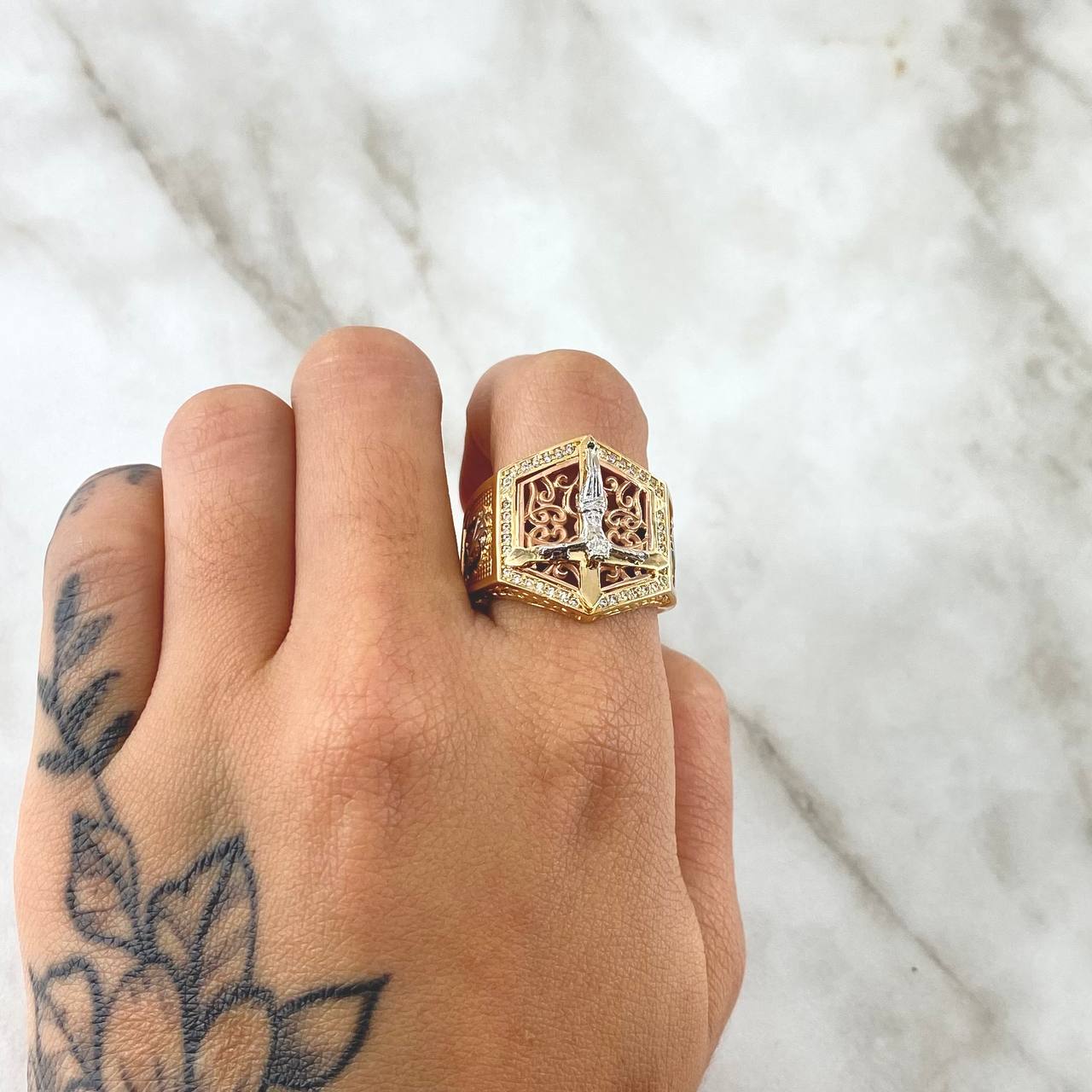 Cross Christ Ring Triangular Points 11.5gr / Size 9 3/4 / White Zircons Three 18K Golds *