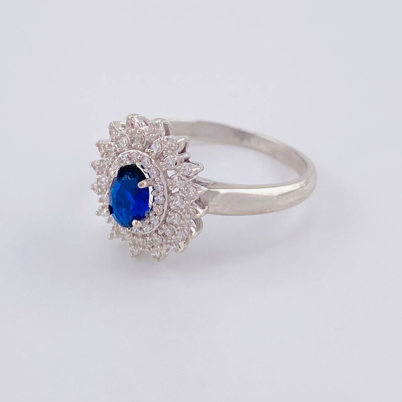 Anillo Halo Tupido 3.6 g / T7 Oro Blanco 18K