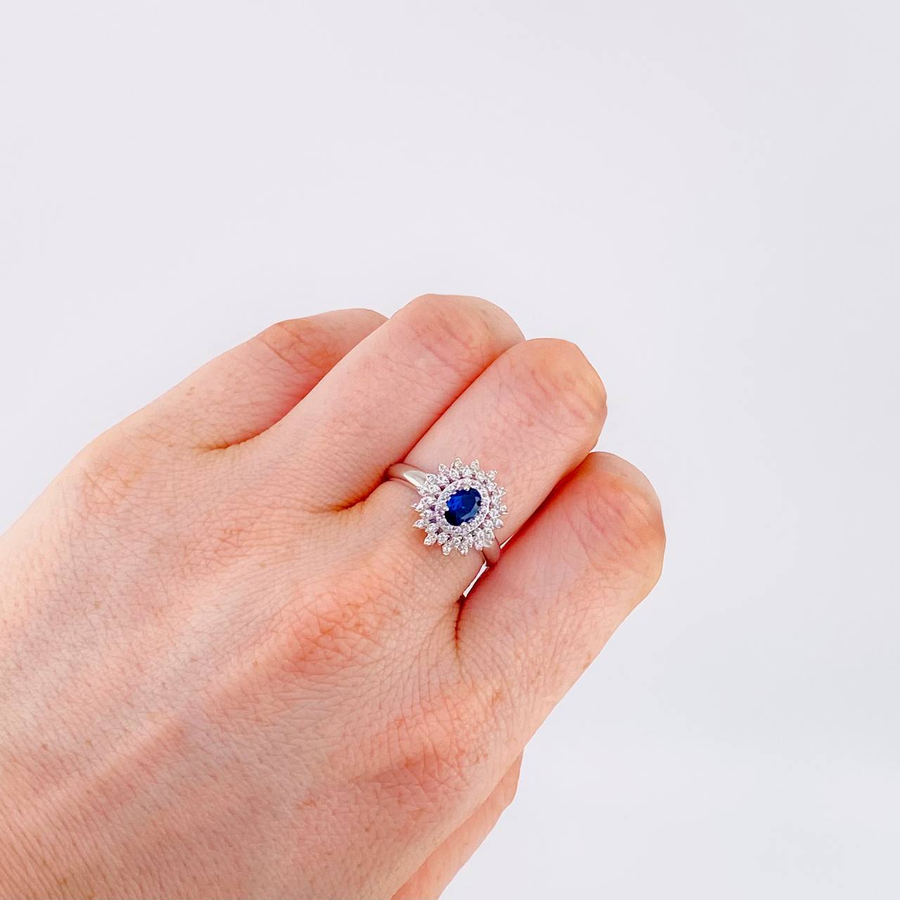 Anillo Halo Tupido 3.6 g / T7 Oro Blanco 18K