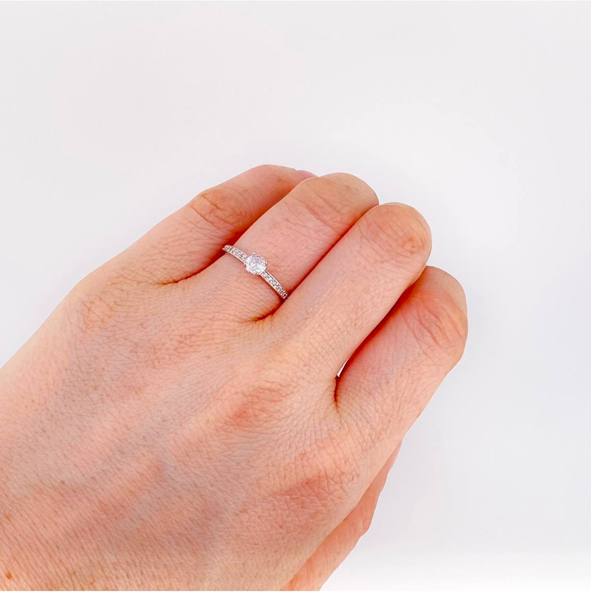 Solitaire Ring 1.5 g / T6 18K White Gold