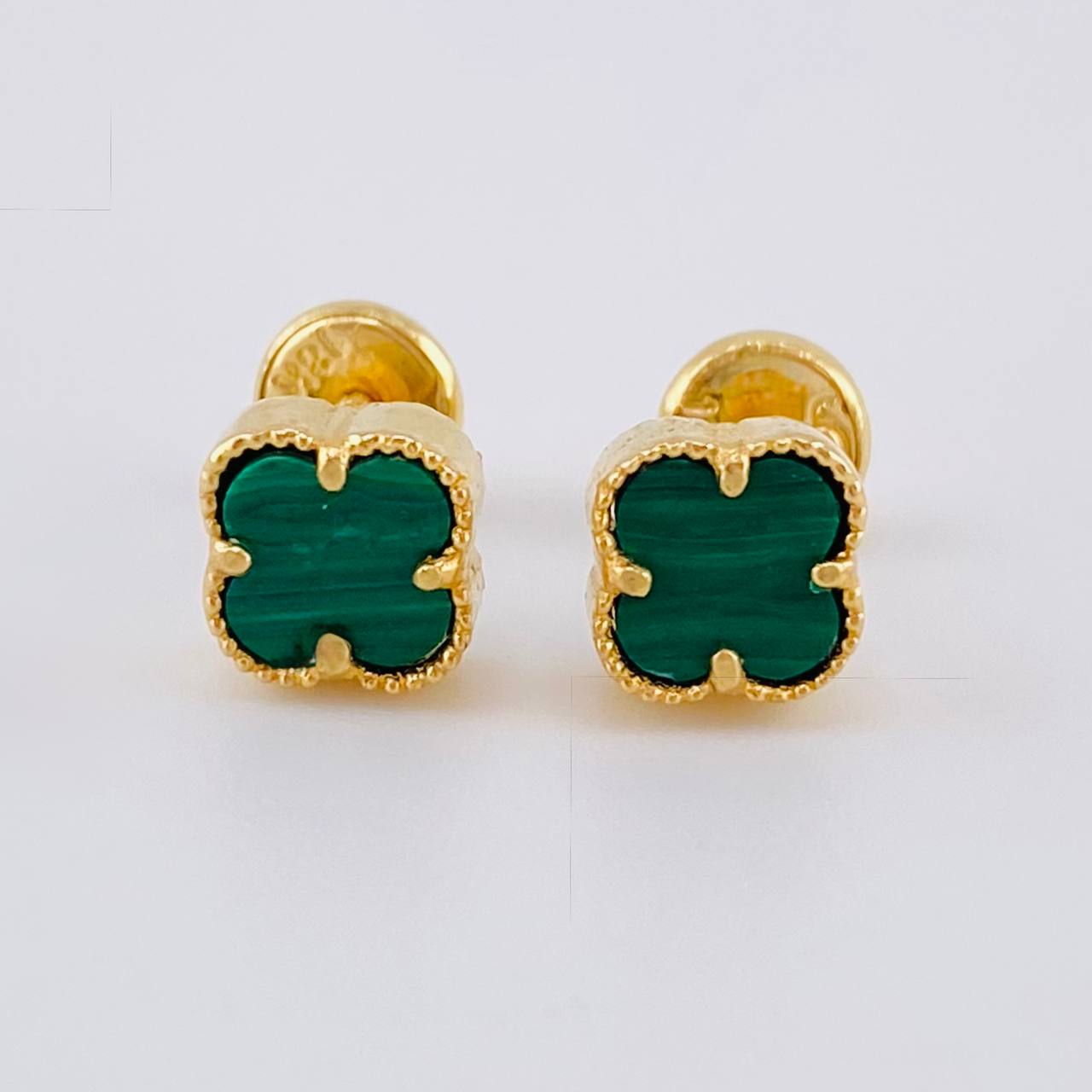 Topos Trebol Malaquita Verde 1.3g / in / 6.2mm Oro Amarillo 18K
