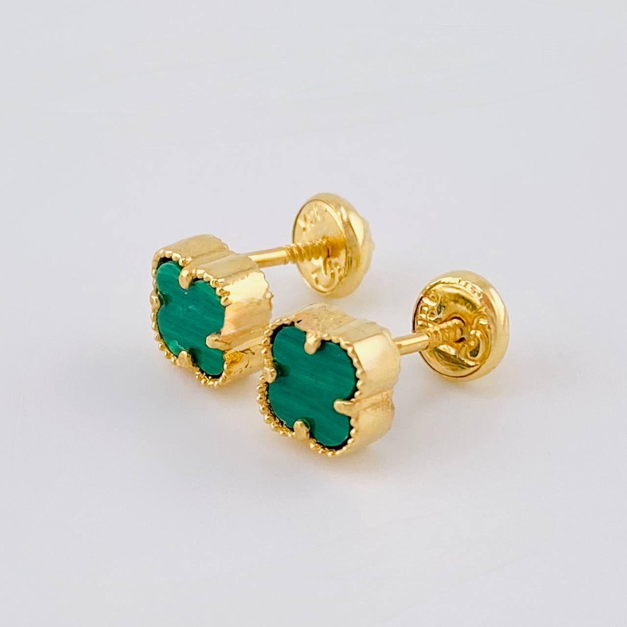 Topos Trebol Malaquita Verde 1.3g / in / 6.2mm Oro Amarillo 18K