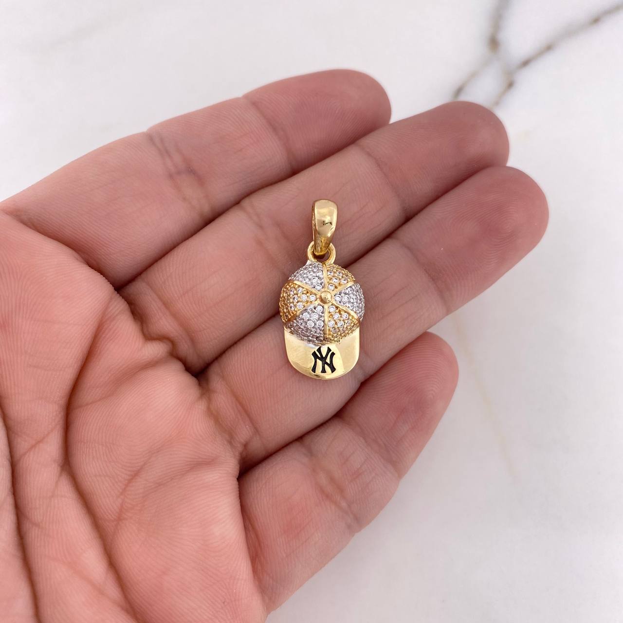 Pendant NY Cap 3.35gr / 2.6cm / White Zirconia Two 18K Yellow White Gold $