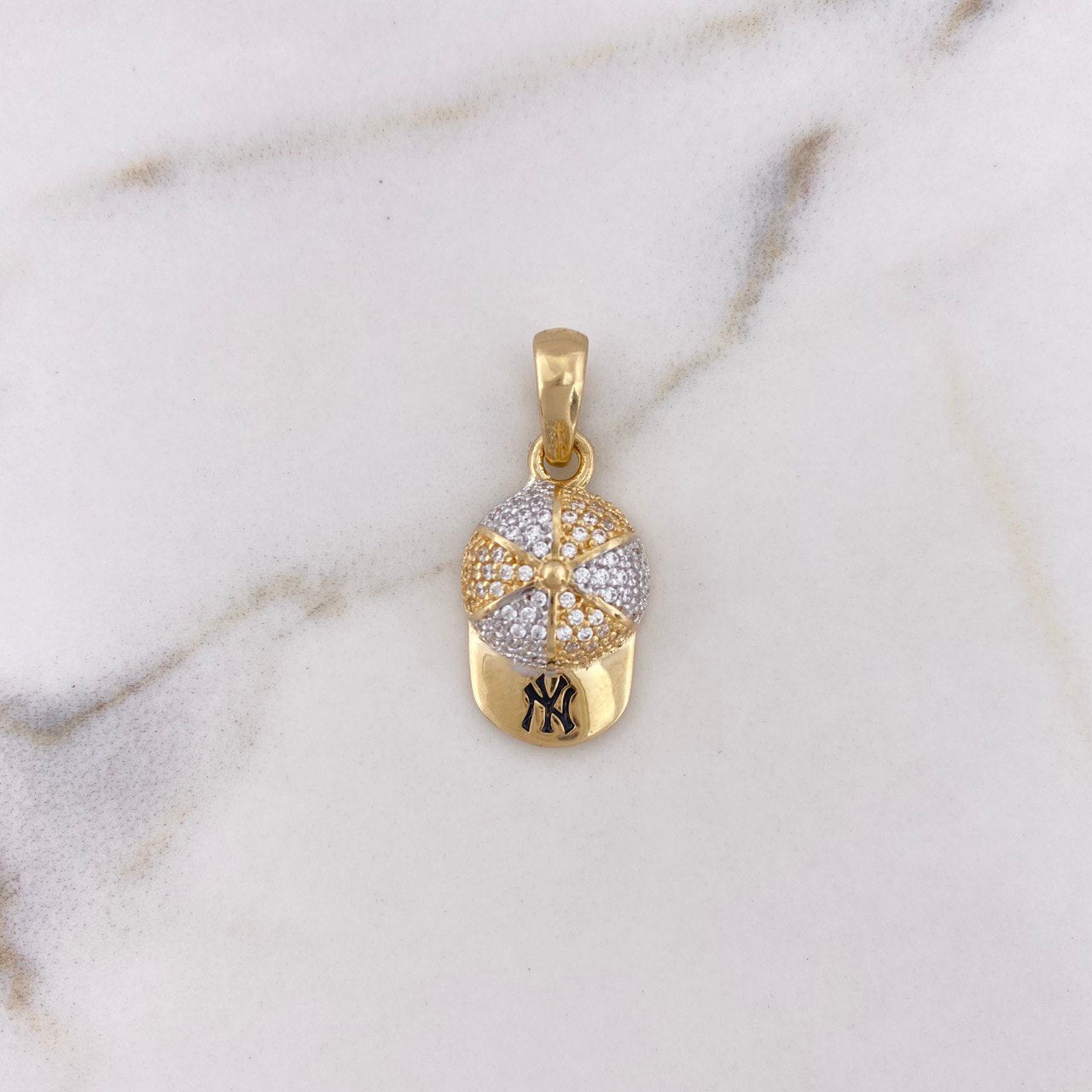 Pendant NY Cap 3.35gr / 2.6cm / White Zirconia Two 18K Yellow White Gold $