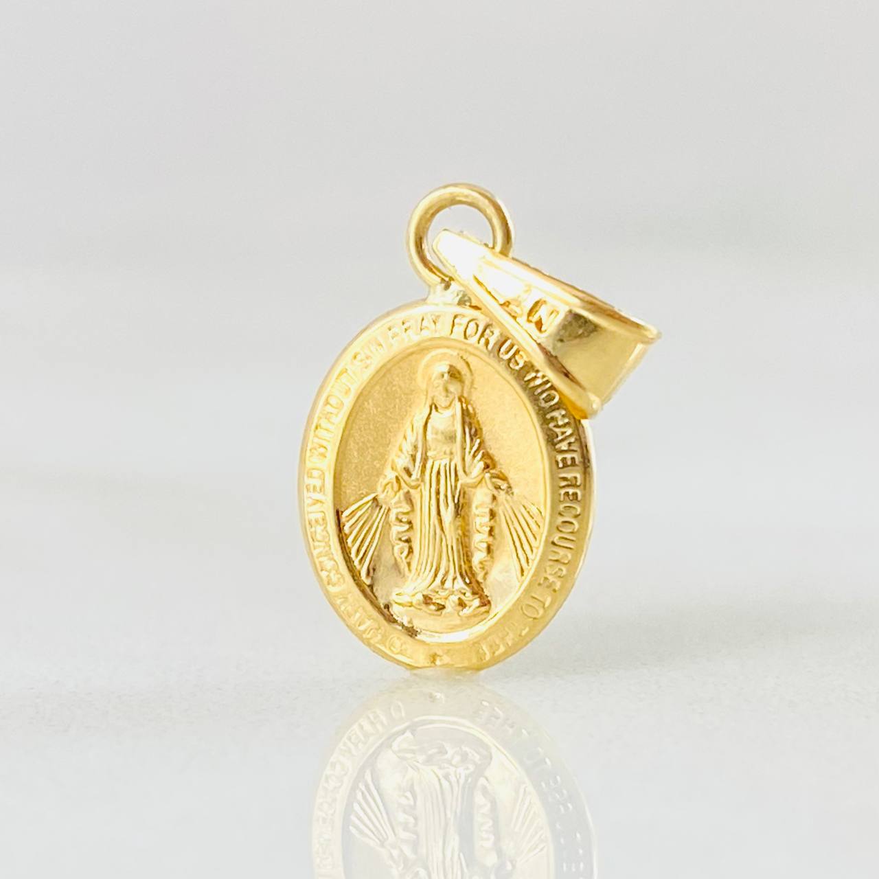 Pendant Virgin Miraculous 0.45gr / 3/4 in / 18K Gold