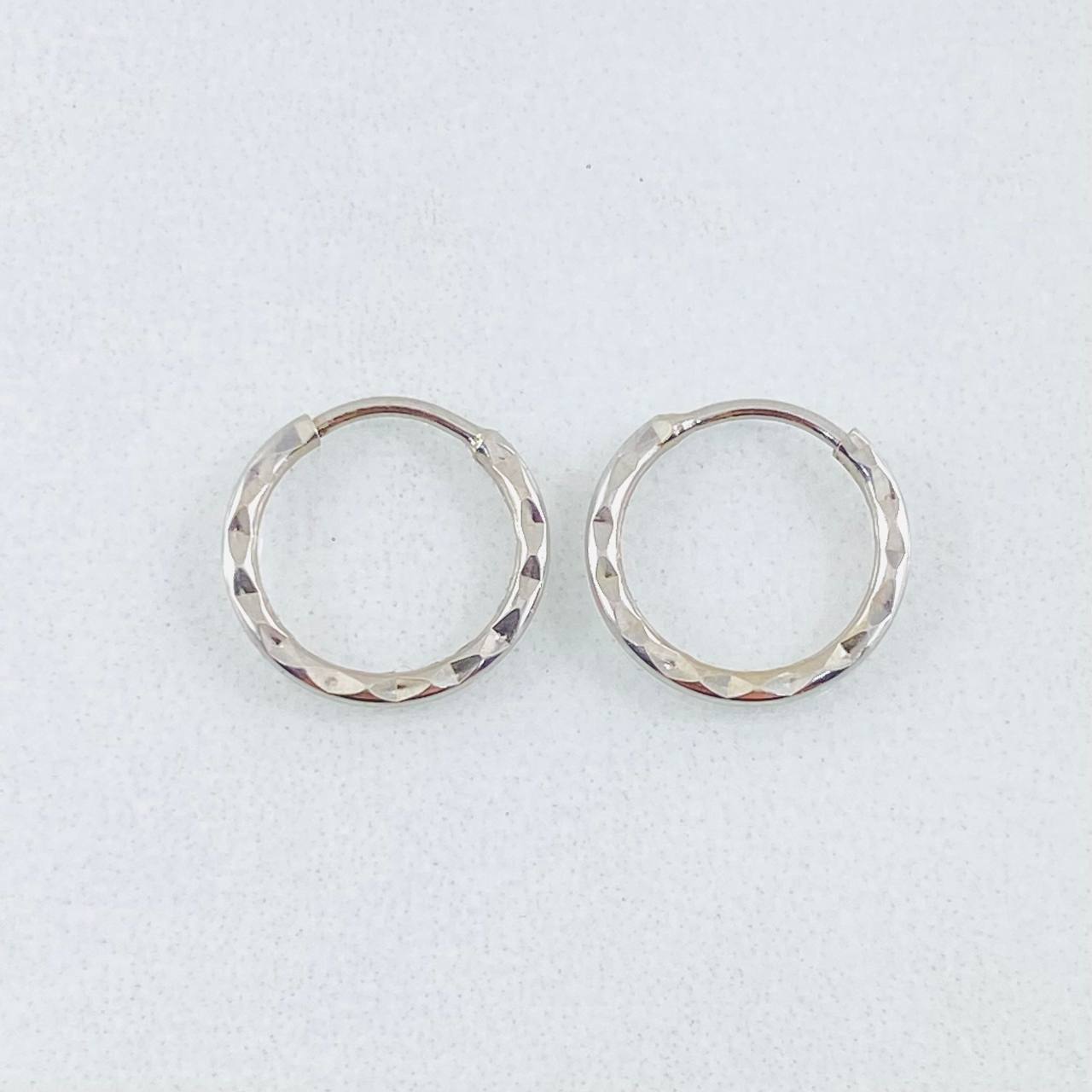 Candongas Aro Rayado 0.45gr / 1/2 in / Oro Blanco 18K