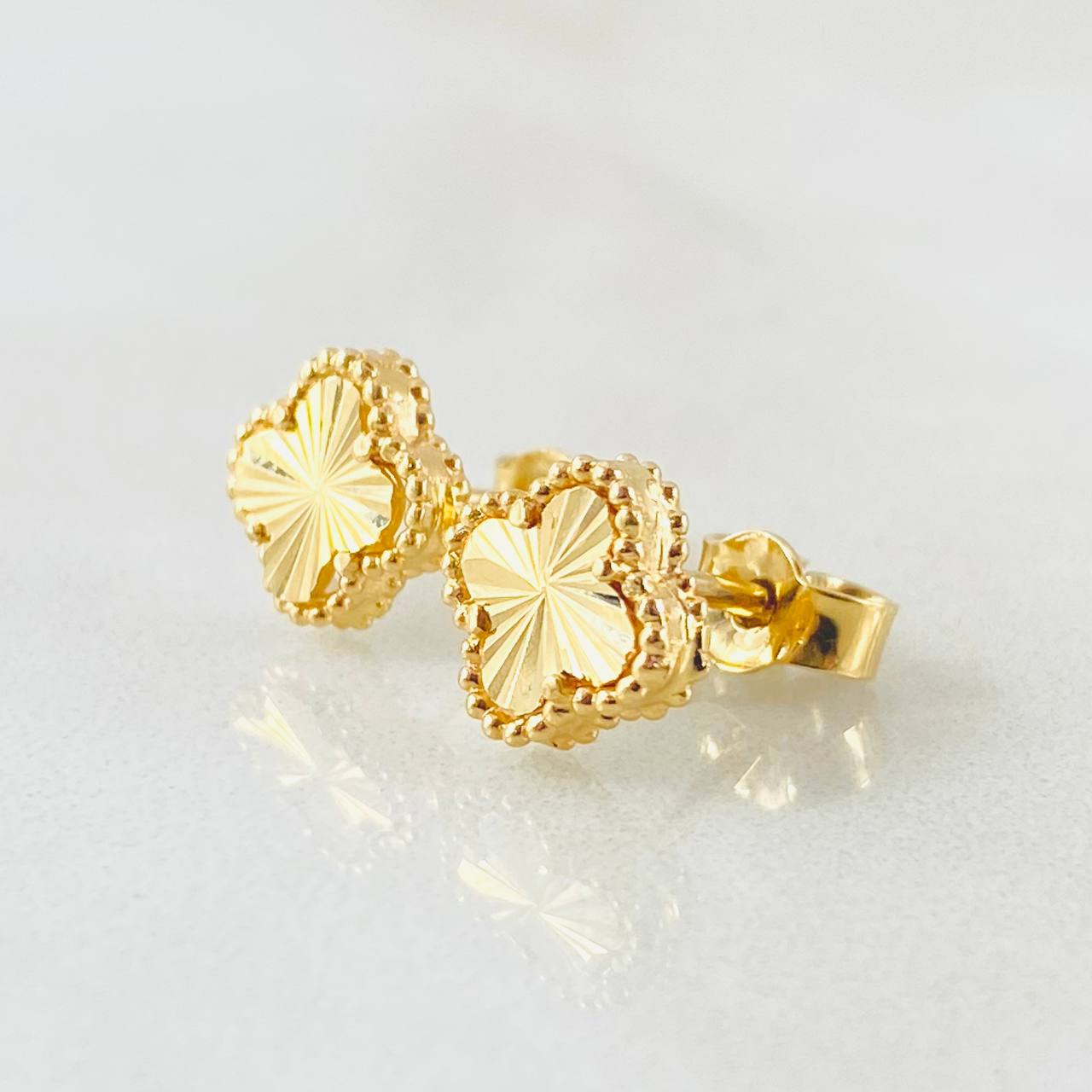 Clover Stud Earrings 2.1gr / 18K Yellow Gold