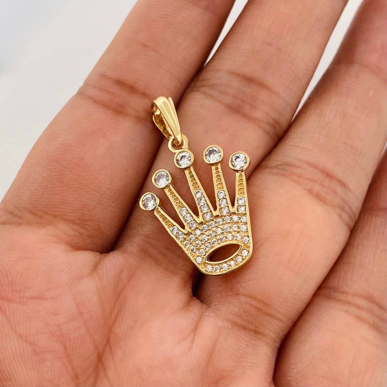 Dije Corona 3.2g / 1 1/4 in Oro Amarillo 18K