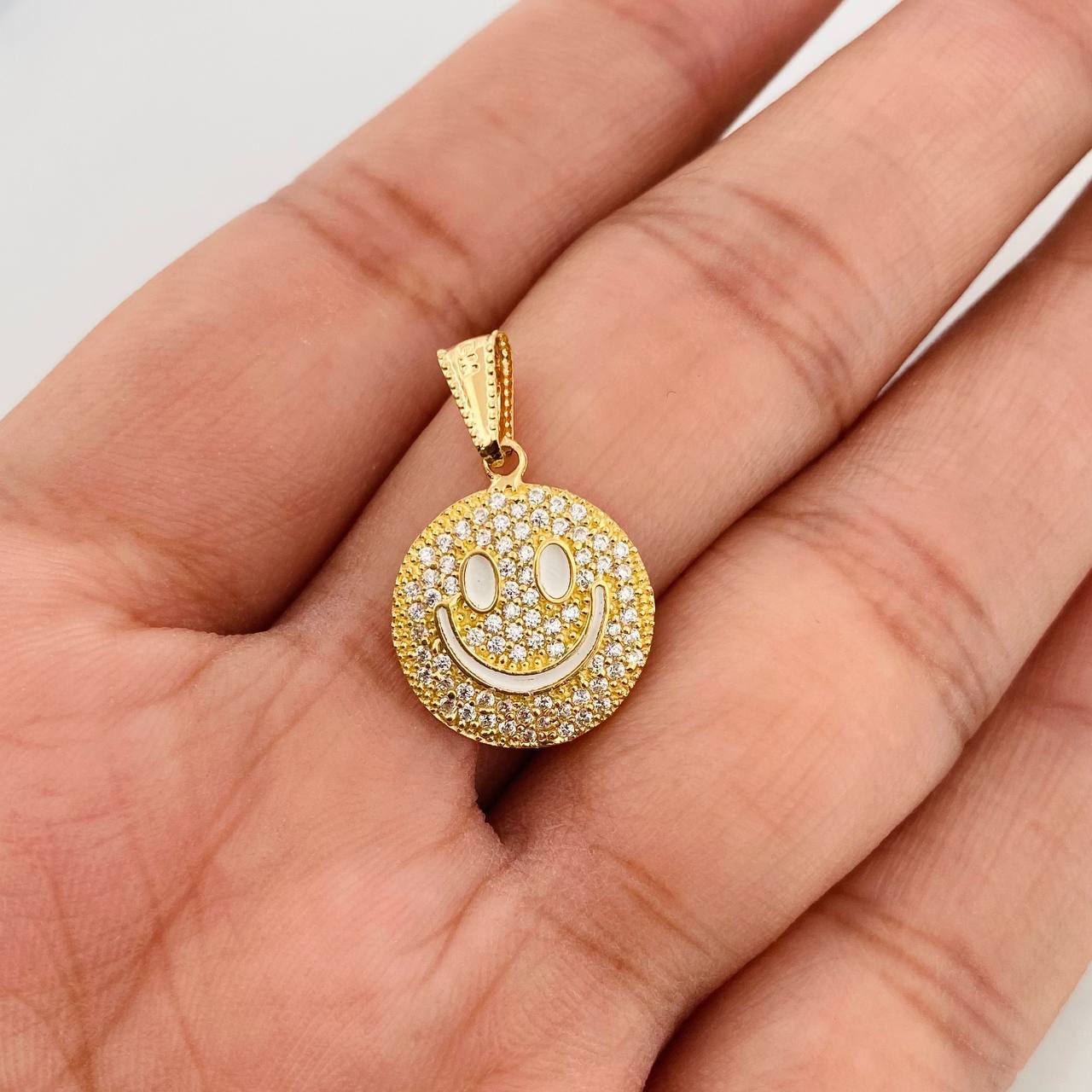 Dije Cara Feliz 1.9g / 3/4 in Oro Amarillo 18K