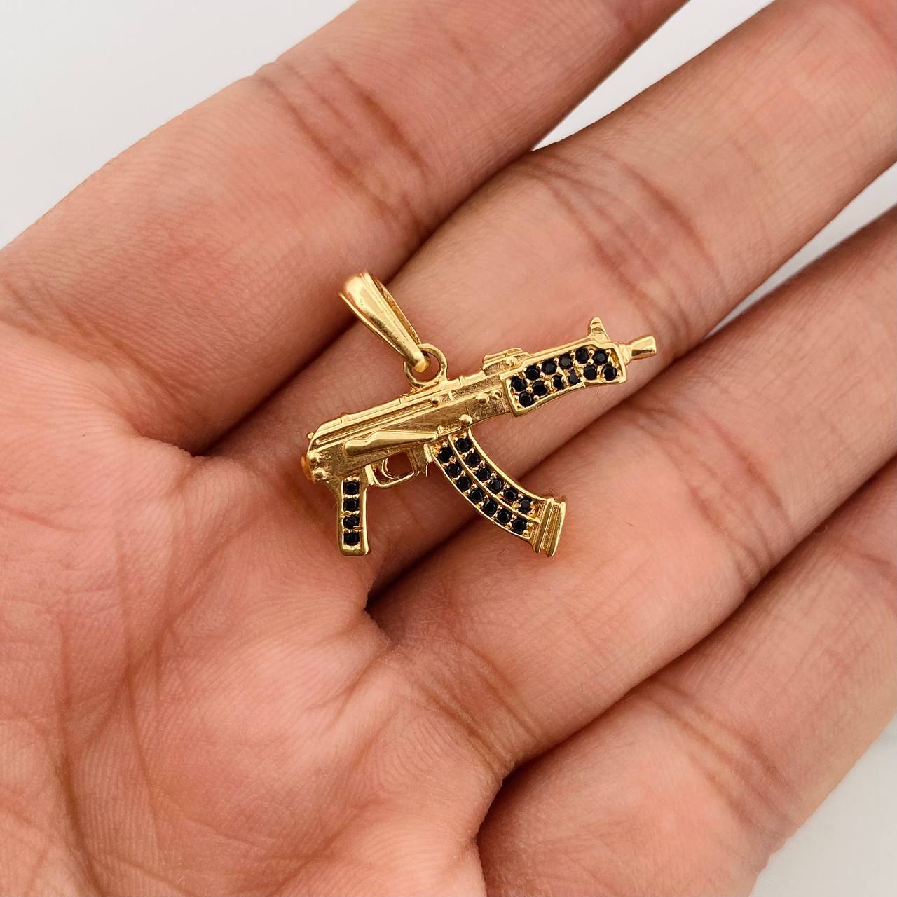 Dije Metralleta 4.1g / 1 1/4 in Oro Amarillo 18K