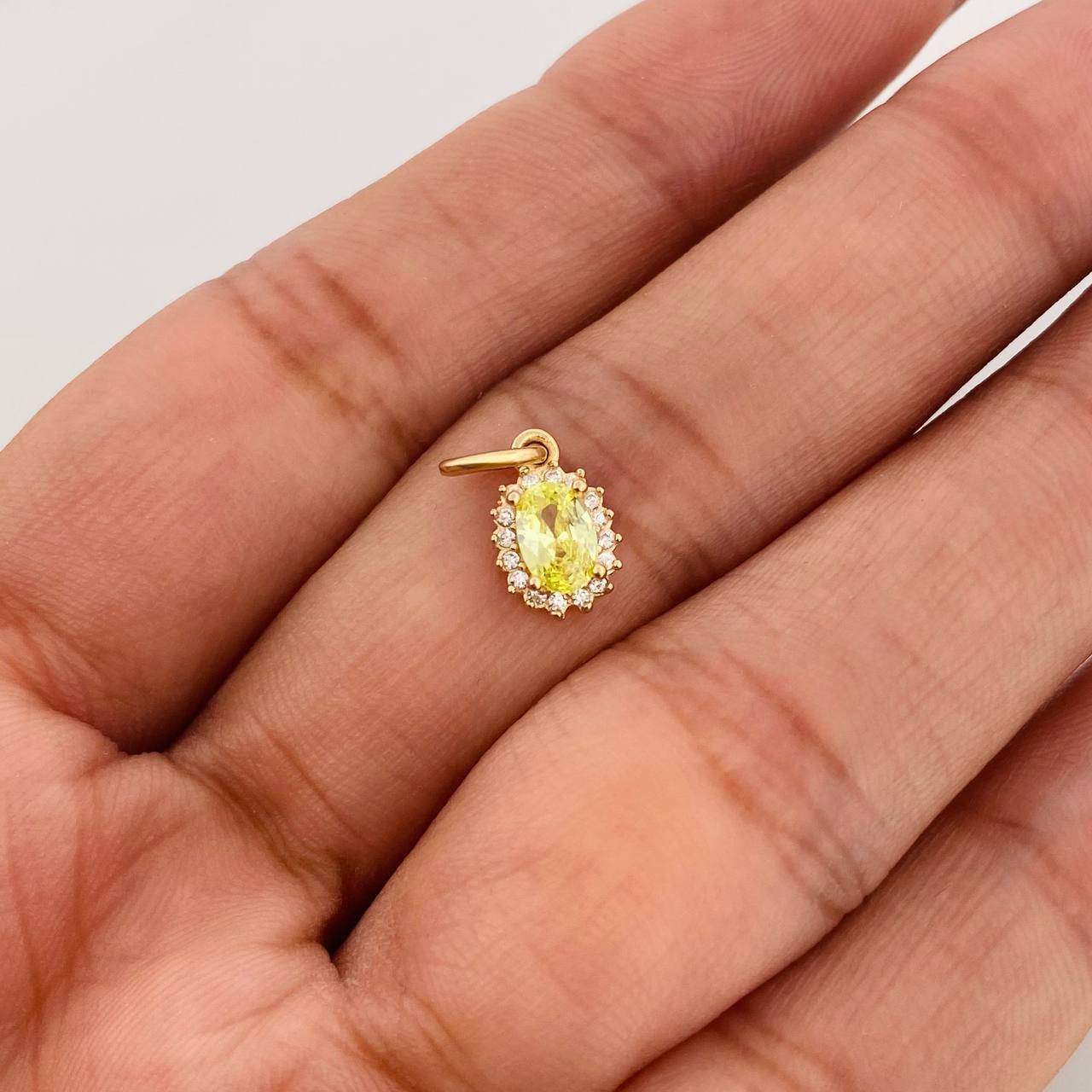 Pendant Oval Halo 0.7g / 1/2 in Yellow Gold 18K