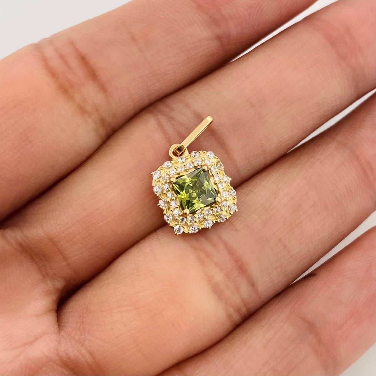 Dije Halo Cuadrado 2g / 3/4 in Oro Amarillo 18K